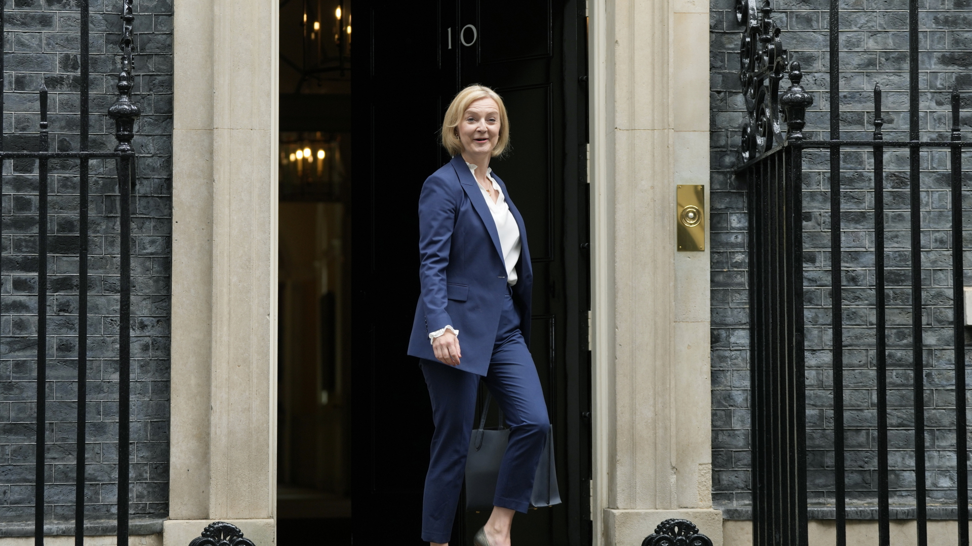 Liz Truss in der Downing Street No. 10. | dpa