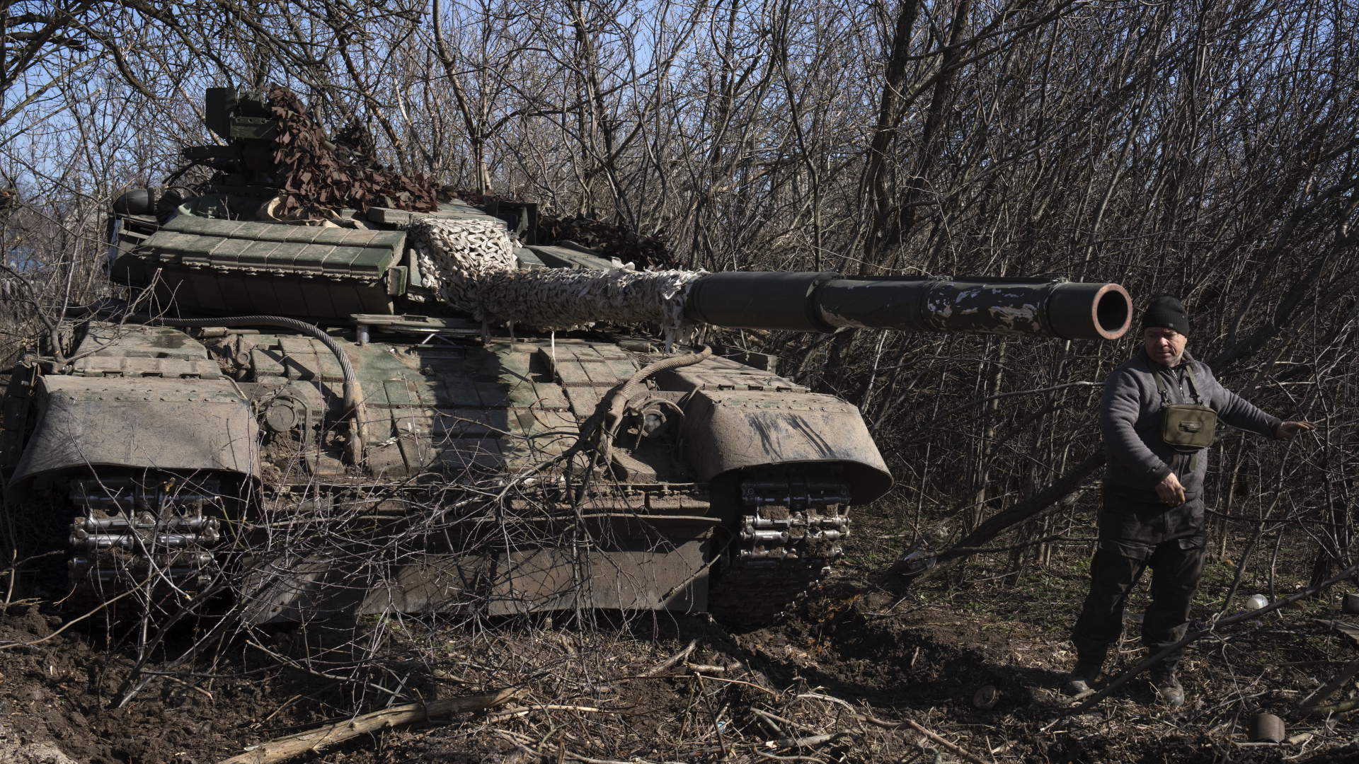 Ein Soldat der 17. ukrainischen Panzerbrigade nahe der Stadt Tschassiw Jar im Februar 2024.