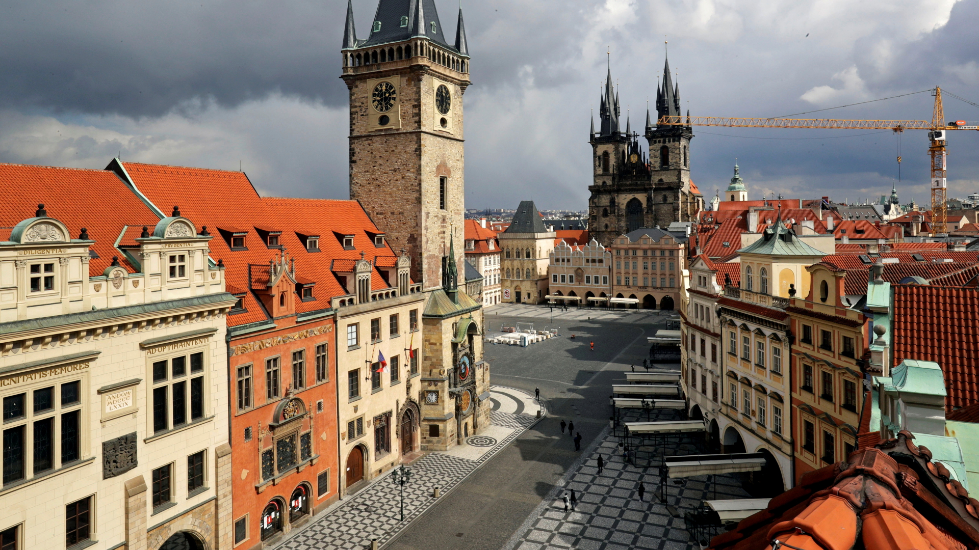 Ein menschenleerer Platz in der Altstadt von Prag. | REUTERS