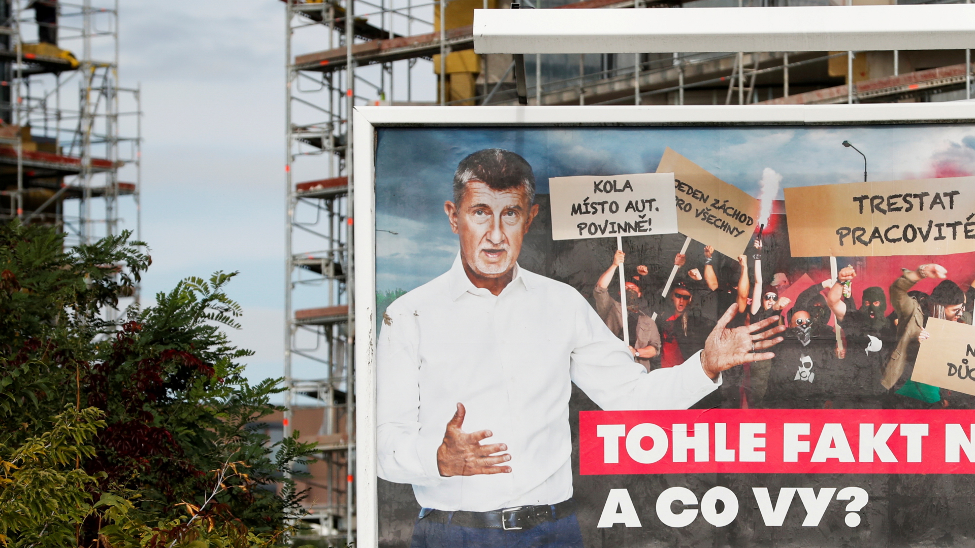Ein Wahlplakat der ANO von Tschechiens Ministerpräsident Andrej Babis in Prag. | REUTERS