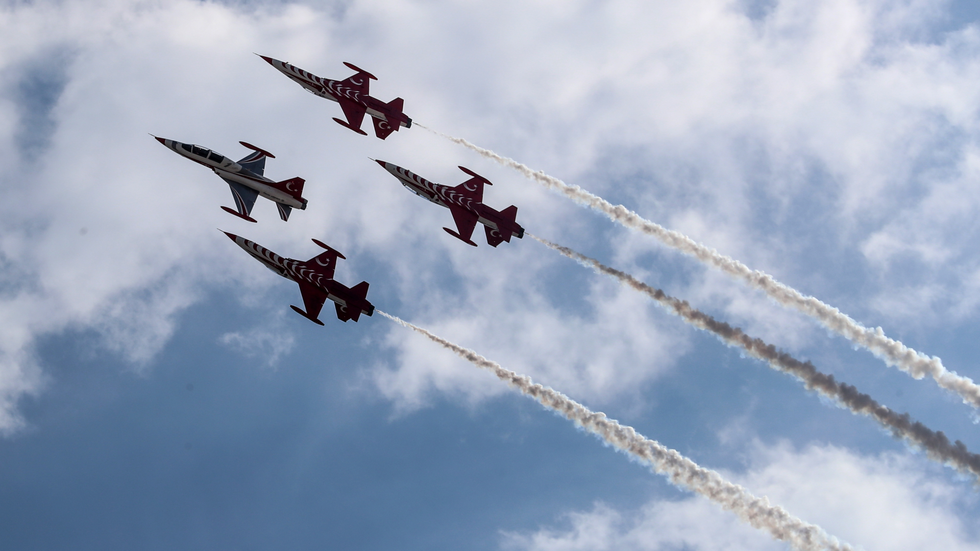 Flugformation von Kampfflugzeugen während der türkischen Messe Teknofest | EPA