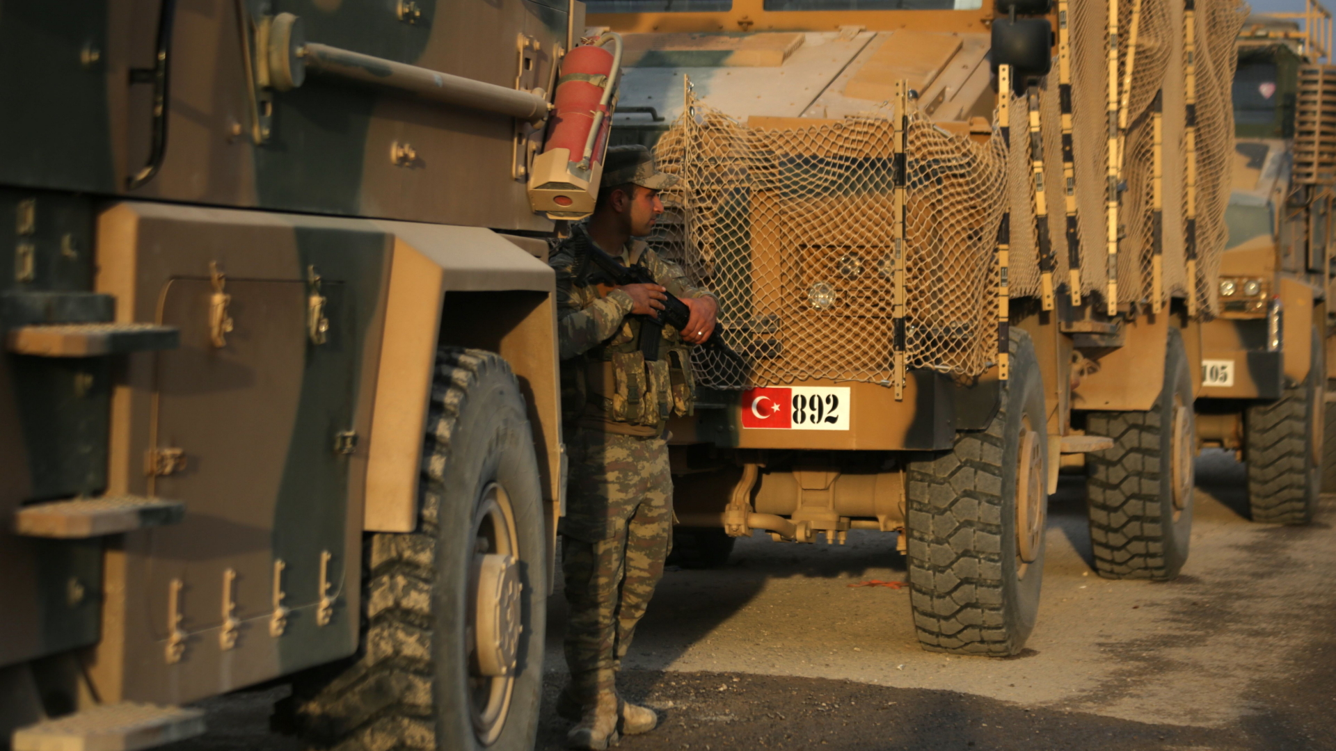 Eine türkische Militärkolonne im syrischen Grenzgebiet.