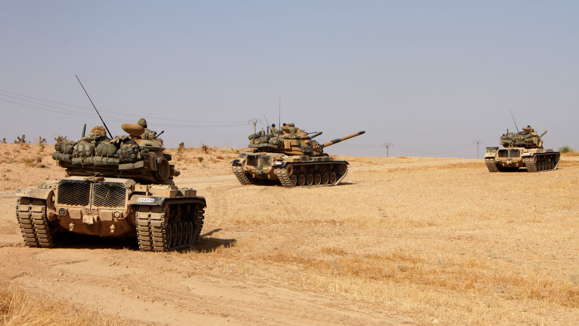 Türkische Panzer in der Nähe von Manbidsch
