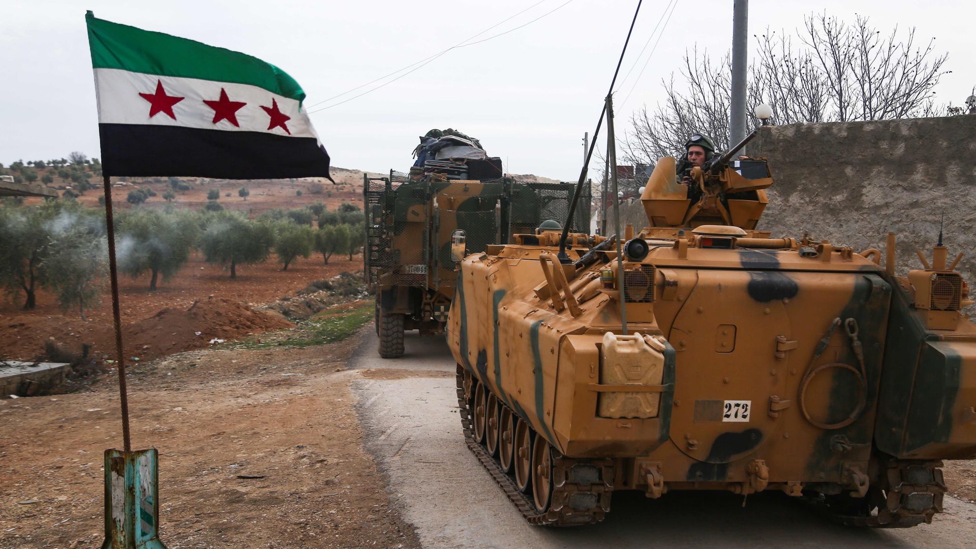 Türkische Panzer rücken nach Syrien ein. | AFP