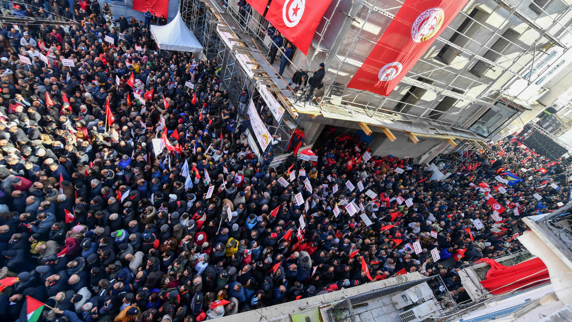 Menschen demonstrieren in der tunesischen Hauptstadt Tunis | AFP