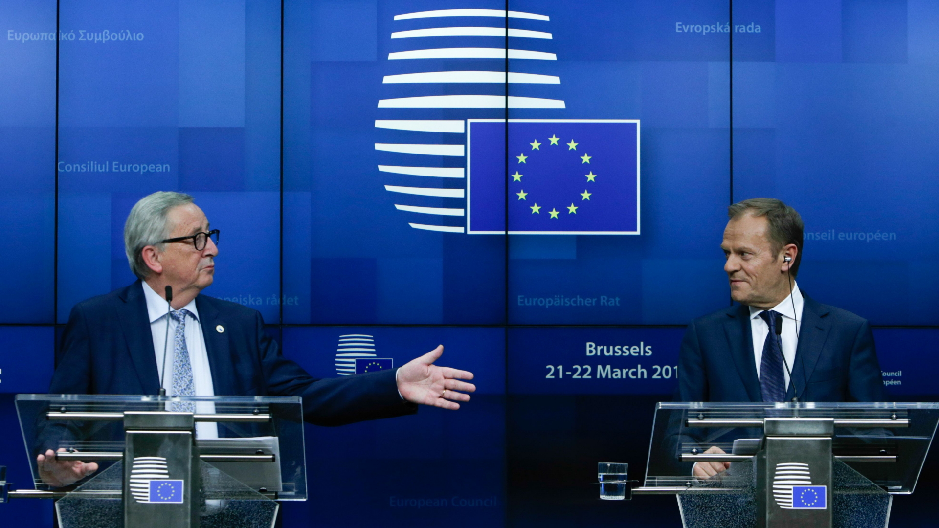 EU-Kommissionspräsident Jean-Claude Juncker (l.) und EU-Ratspräsident Donald Tusk. | AFP