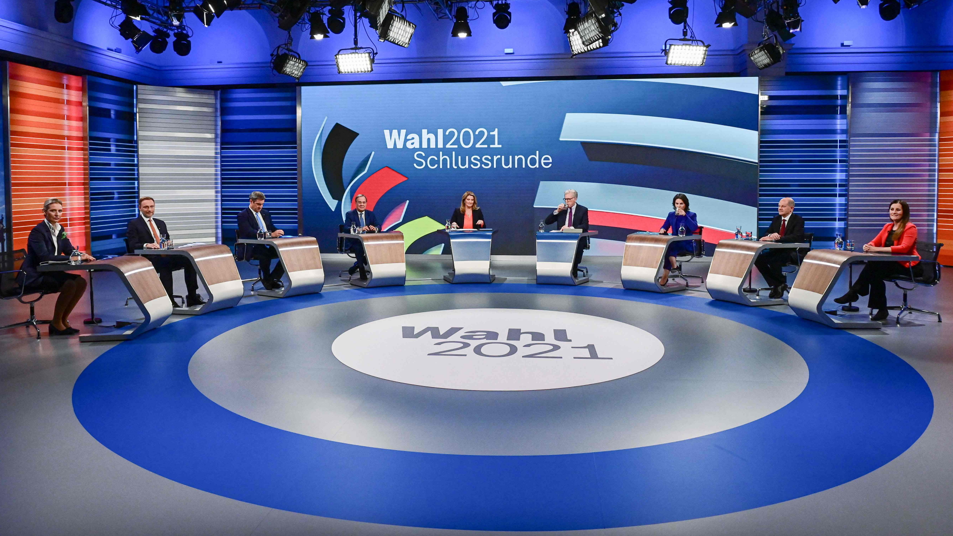 Die Spitzenkandidaten vor der Bundestagswahl im TV-Studio bei der "Schlussrunde". | AFP