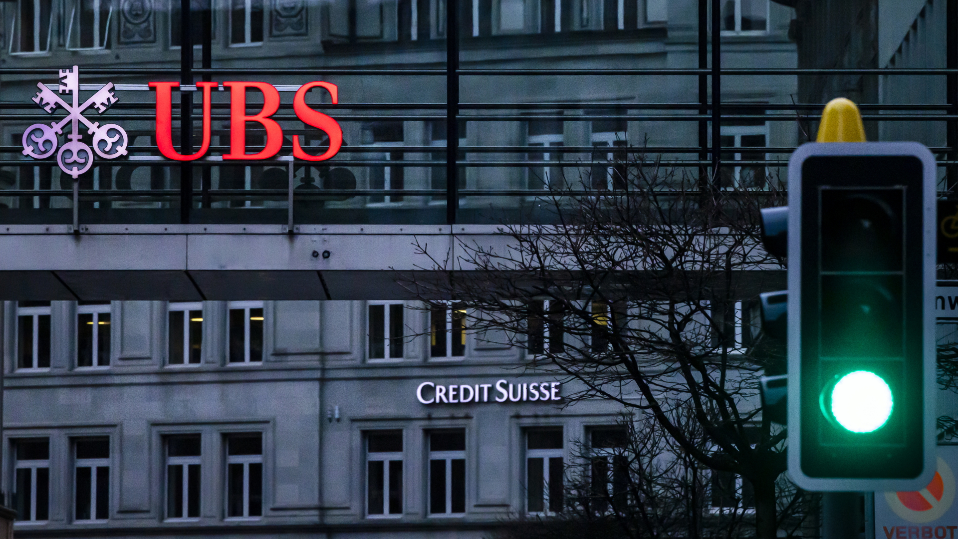 Schweizer Großbankenfusion: Notfallrettung mit Risiken