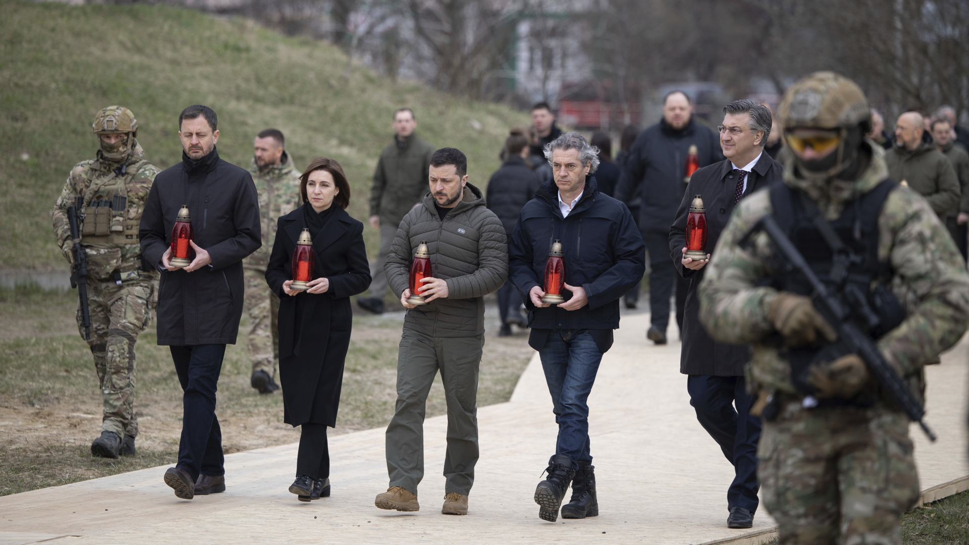 Die Ukraine gedenkt der Opfer von Butscha