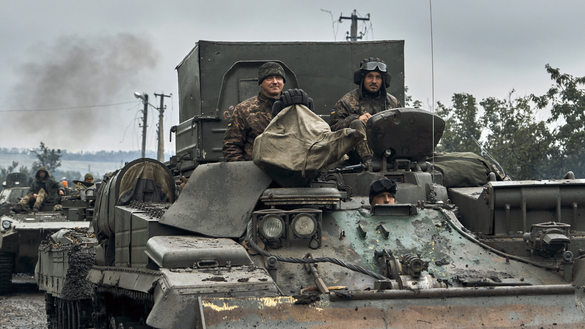 Ukrainische Militärfahrzeuge in der Region Charkiw