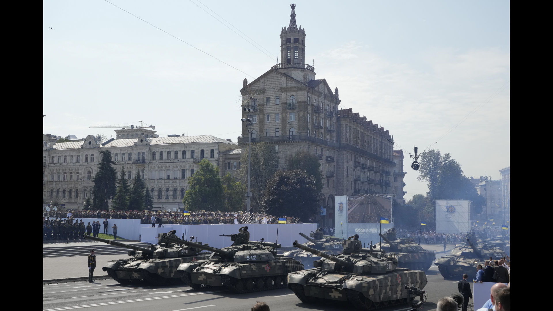 Panzer bei der Militärparade in Kiew | dpa