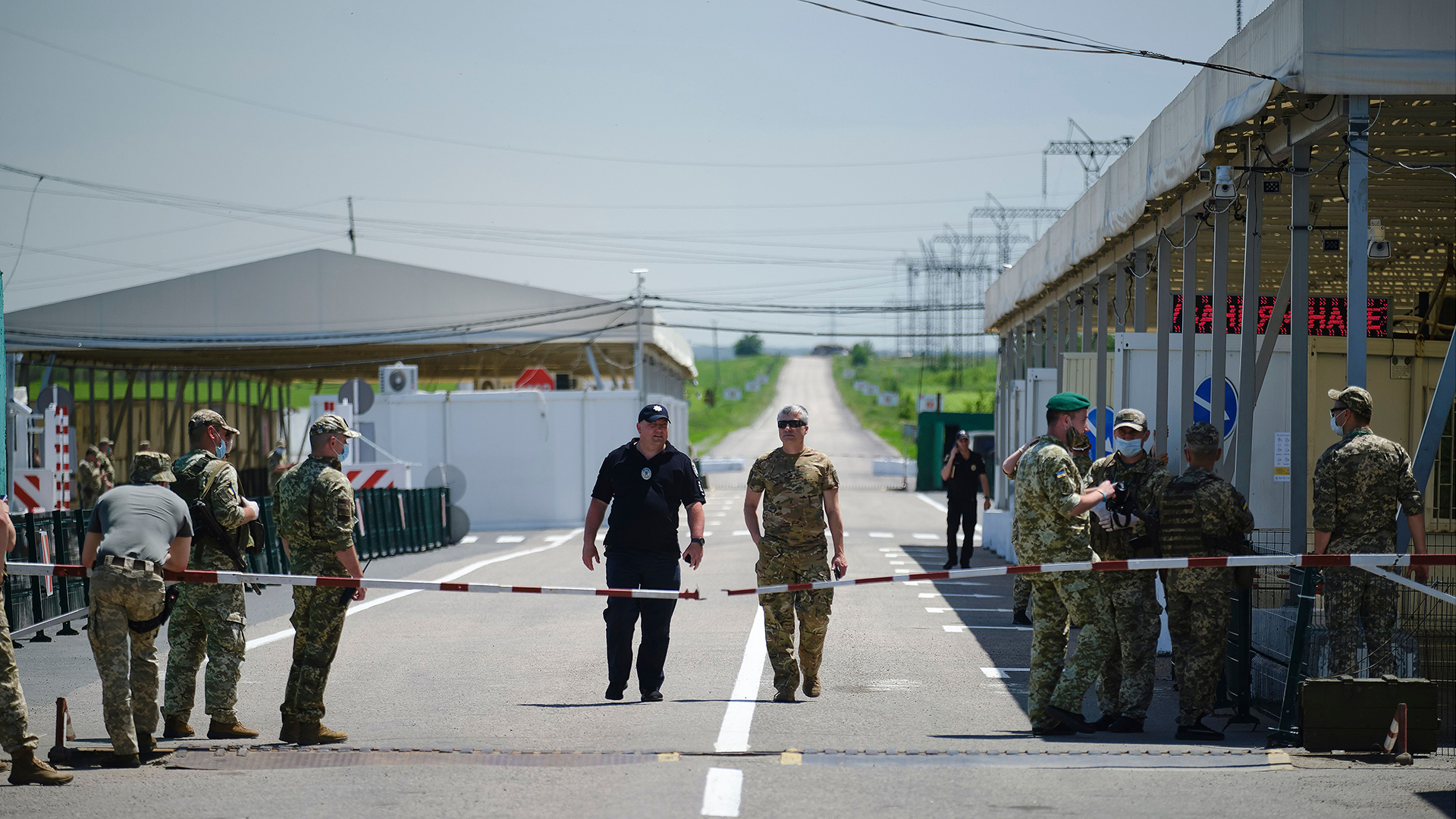 Checkpoint zwischen dem Gebiet der Ukrainischen Regierung und dem von pro-russische Miliz kontrollierten Gebiet | YEVGEN HONCHARENKO/EPA-EFE/Shutt