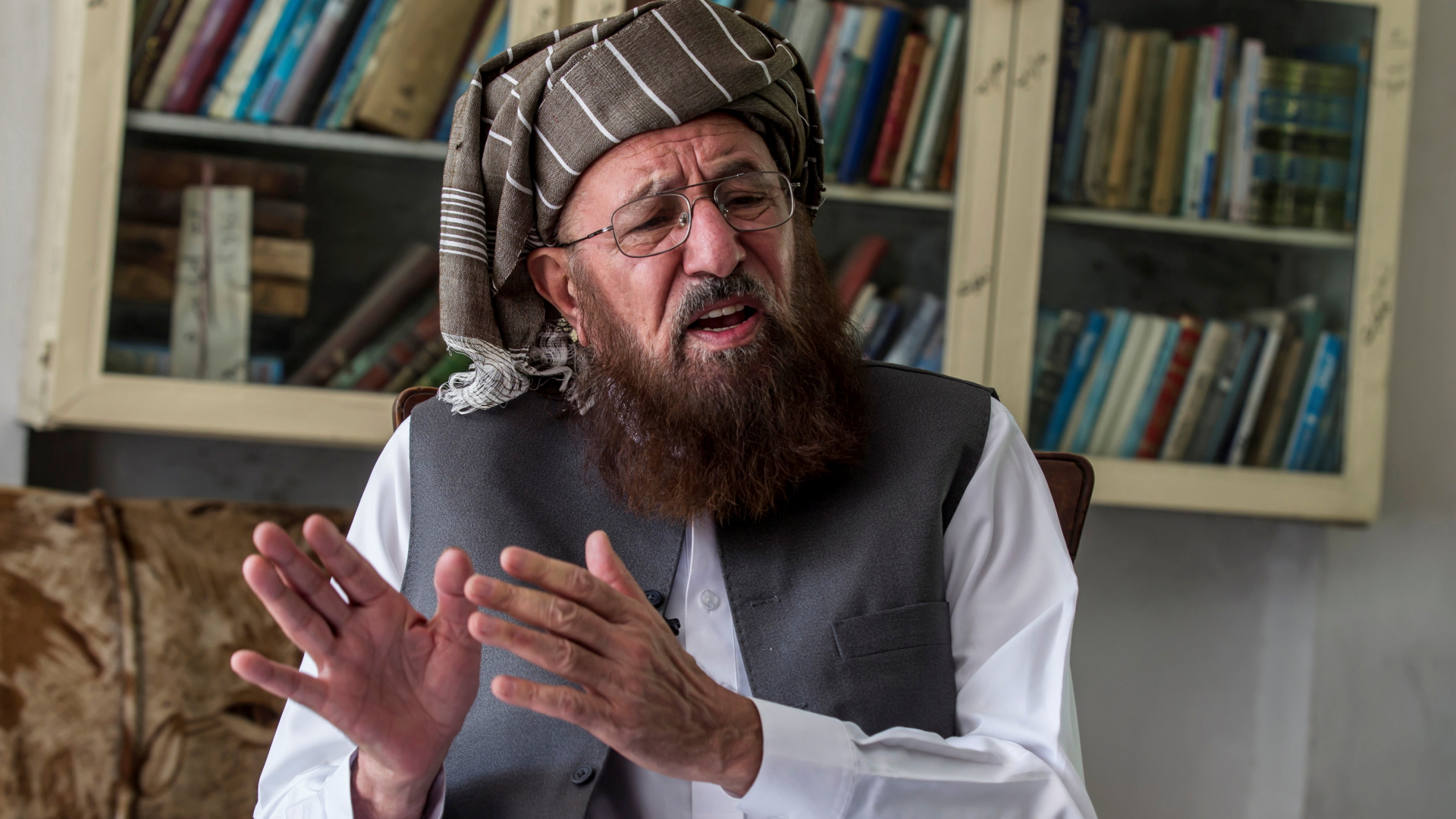Maulana Sami ul Haq spricht in einem Interview. | Bildquelle: REUTERS