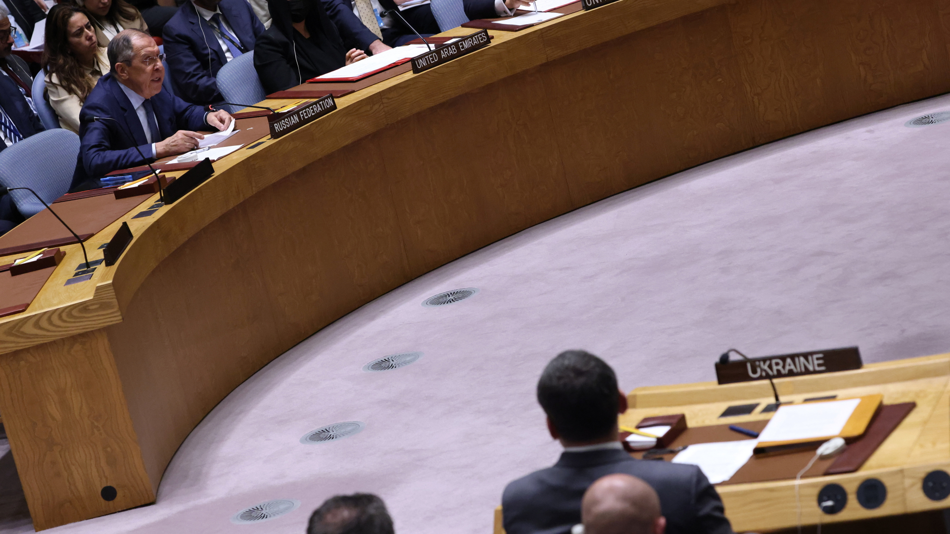 Russlands Außenminister Sergej Lawrow spricht am 22. September 2022 bei einem Treffen des UN-Sicherheitsrats. Im Vordergrund Vertreter der Ukraine.