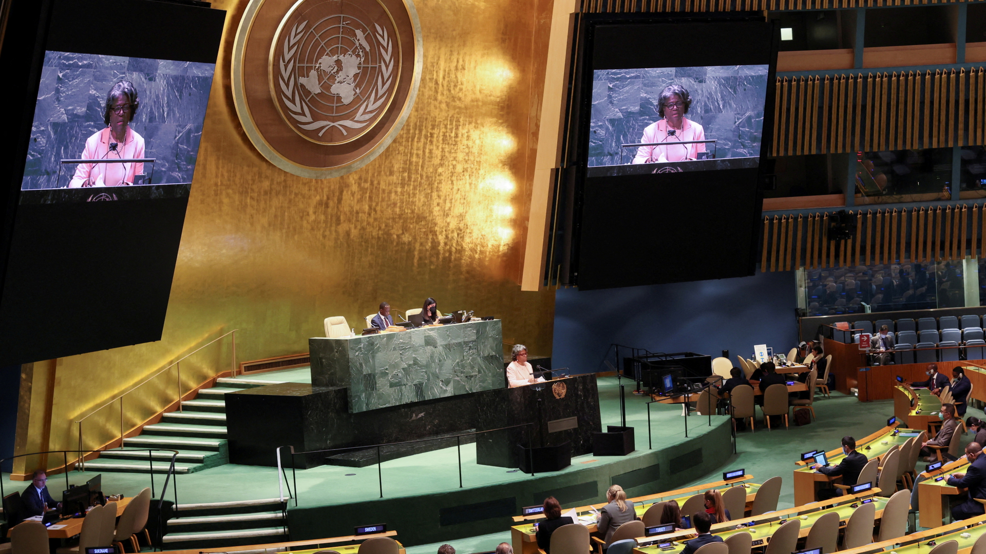 UN-Botschafterin Linda Thomas Greenfield spricht in der UN-Vollversammlung in New York. | REUTERS