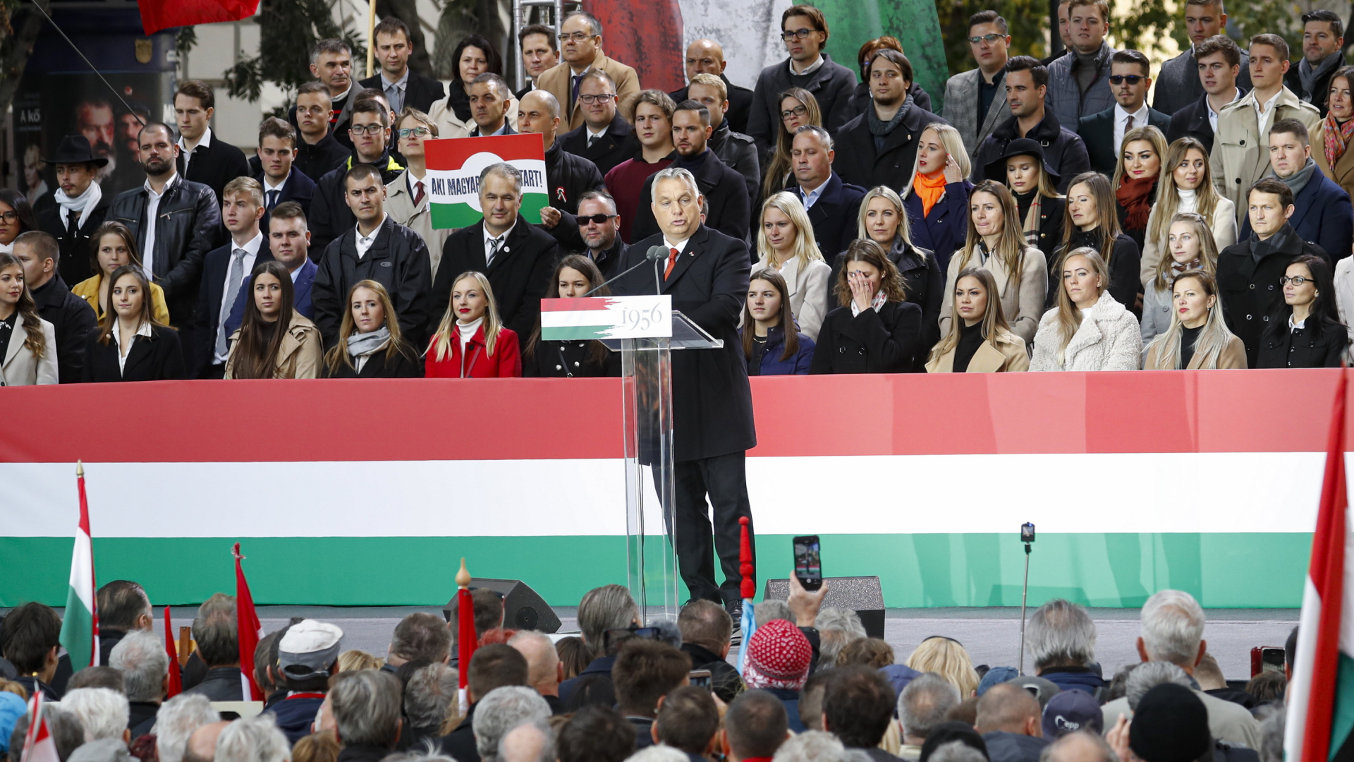 Ministerpräsident Viktor Orban spricht vor Anhängern | AP