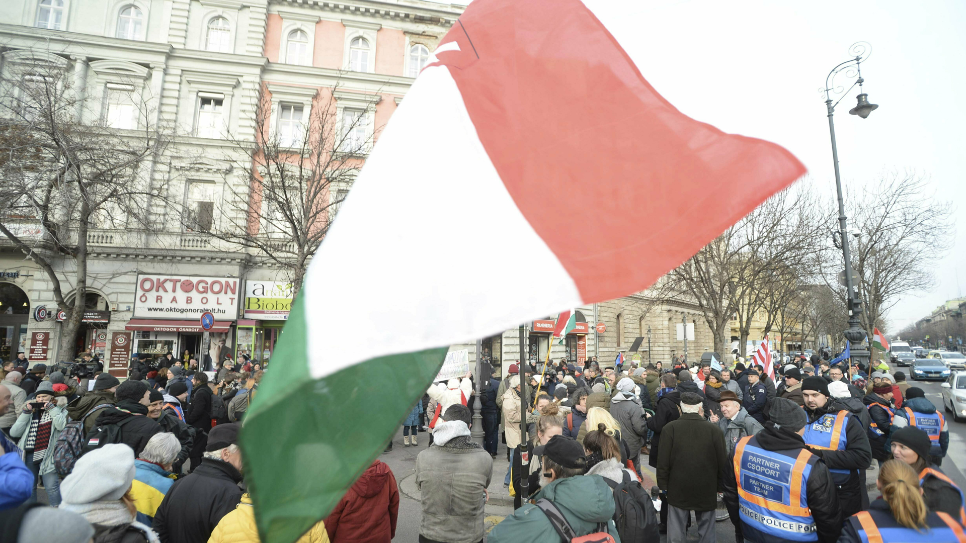 Proteste gegen die Arbeitsrechtsreform in Budapest (Archivbild von 2019). | picture alliance/AP Photo