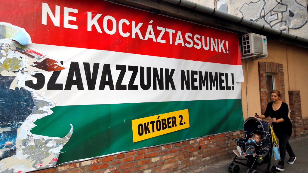 Ein Plakat macht Werbung für das Referendum in Ungarn am 2. Oktober 2016.