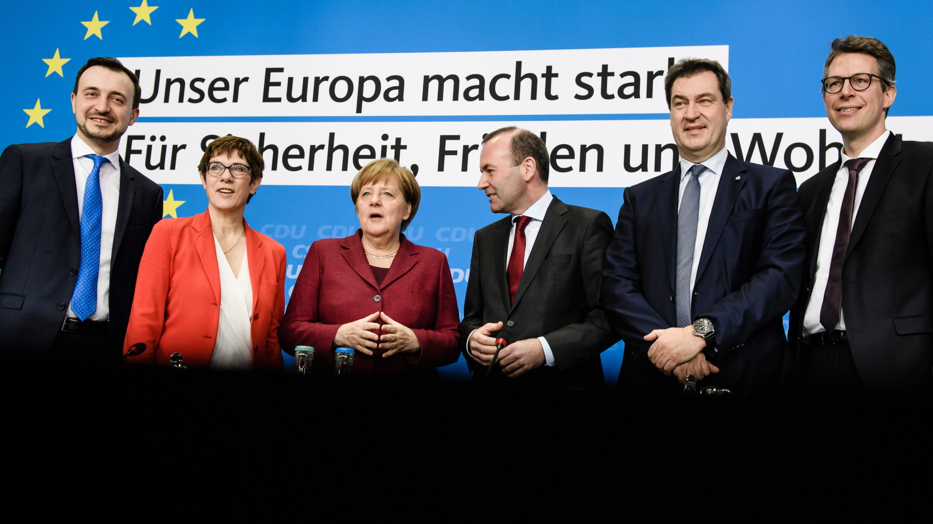 Paul Ziemiak, Annegret Kramp-Karrenbauer, Angela Merkel, Manfred Weber, Markus Söder und Markus Blume bei der Präsentation des Wahlprogramms für die EU-Wahl.