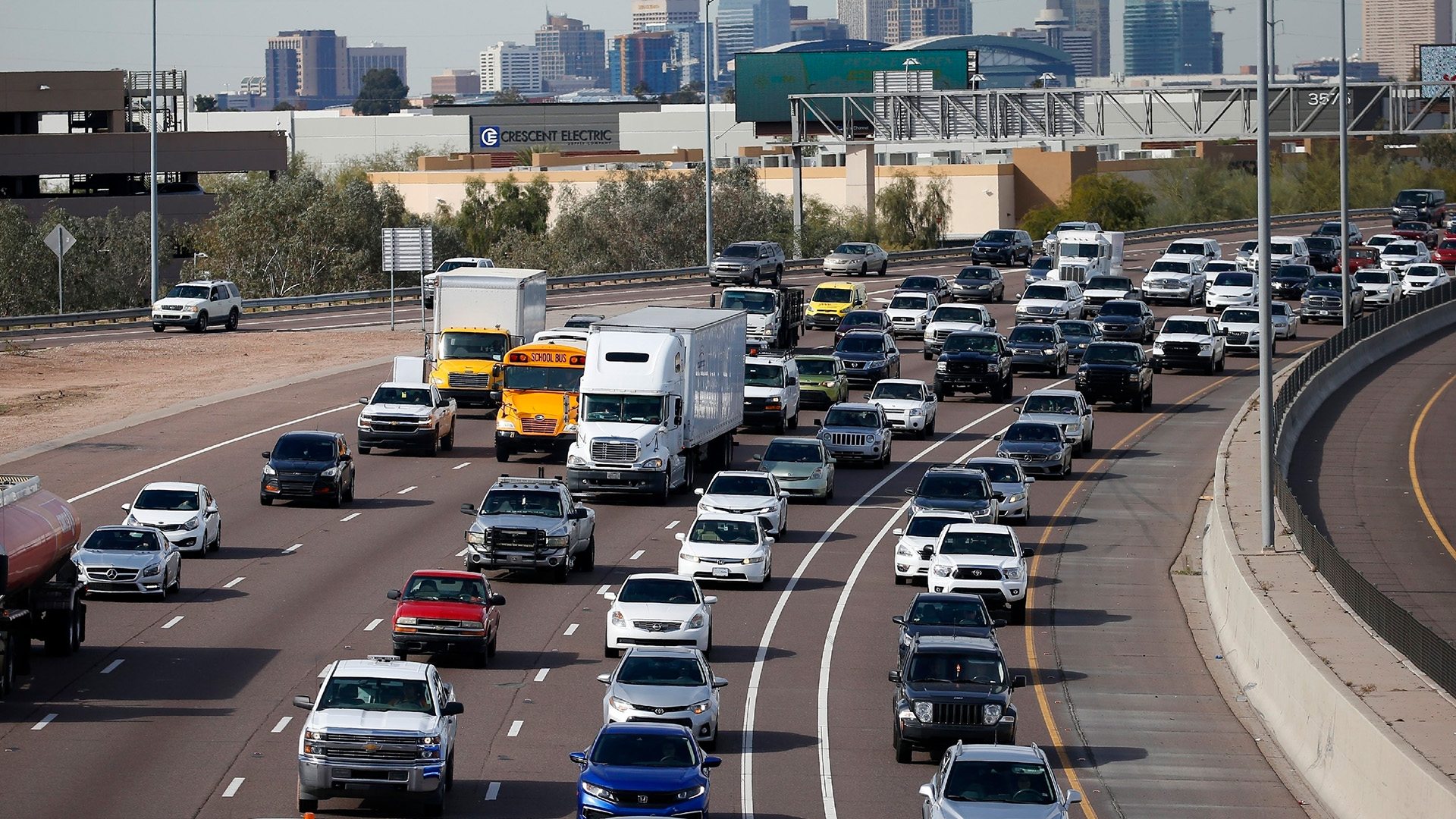 Fahrzeuge auf einem Highway in den USA | AP