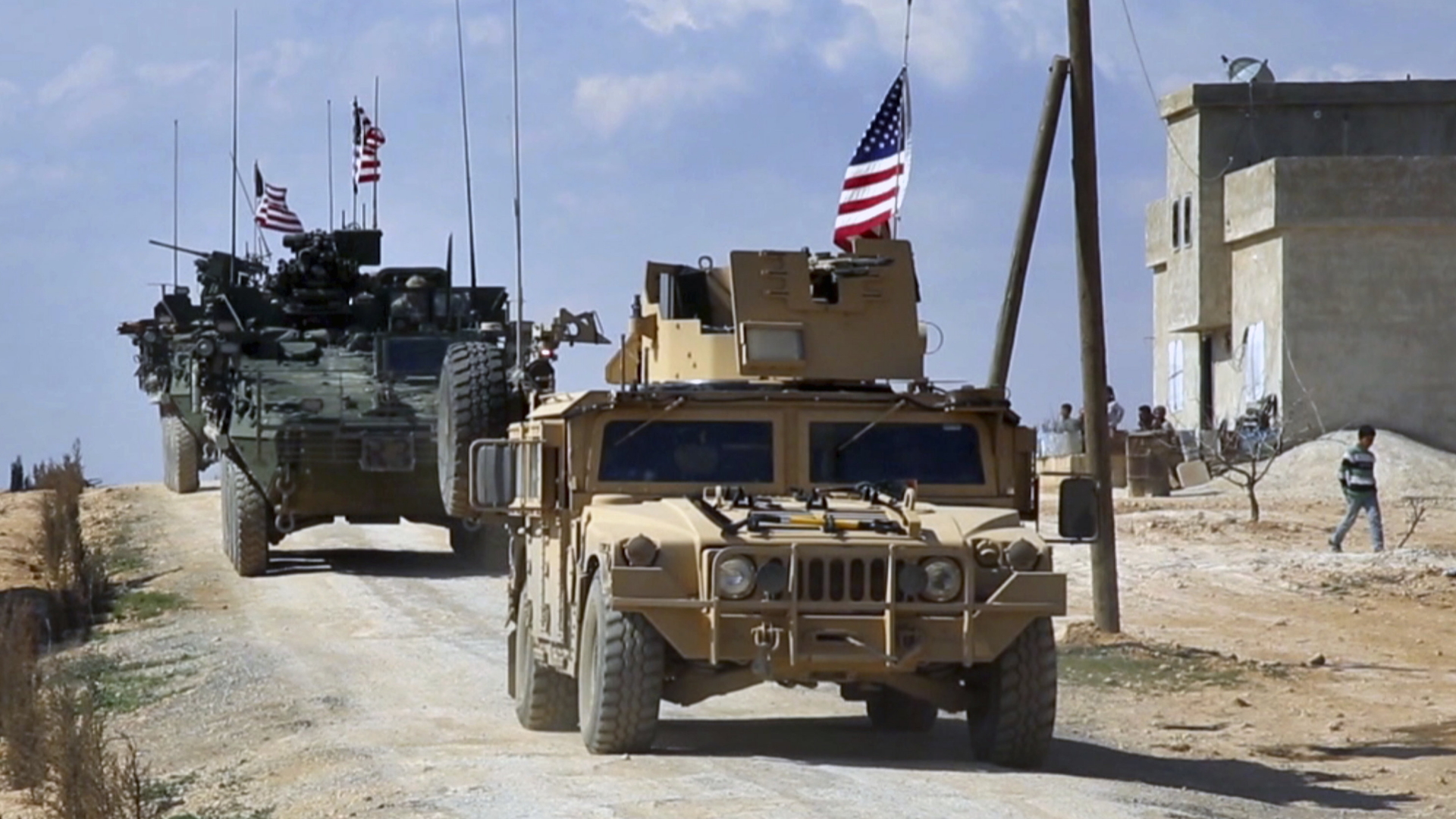 US-Truppen mit gepanzerten Fahrzeugen gehen in Stellung. | Bildquelle: dpa