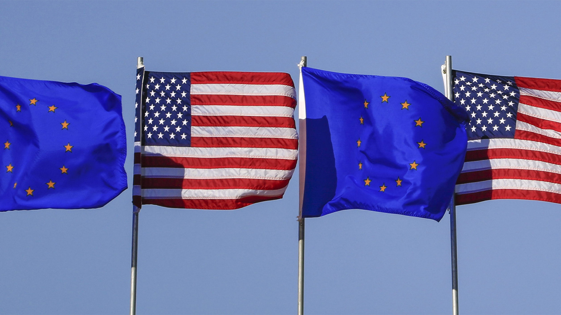 Flaggen der EU und der USA | dpa