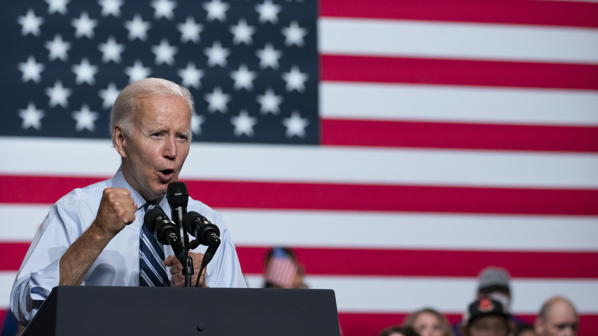 US-Präsident Biden hält im August 2022 eine Rede in Maryland, im Hintergrund ist die US-Flagge zu sehen. | AP