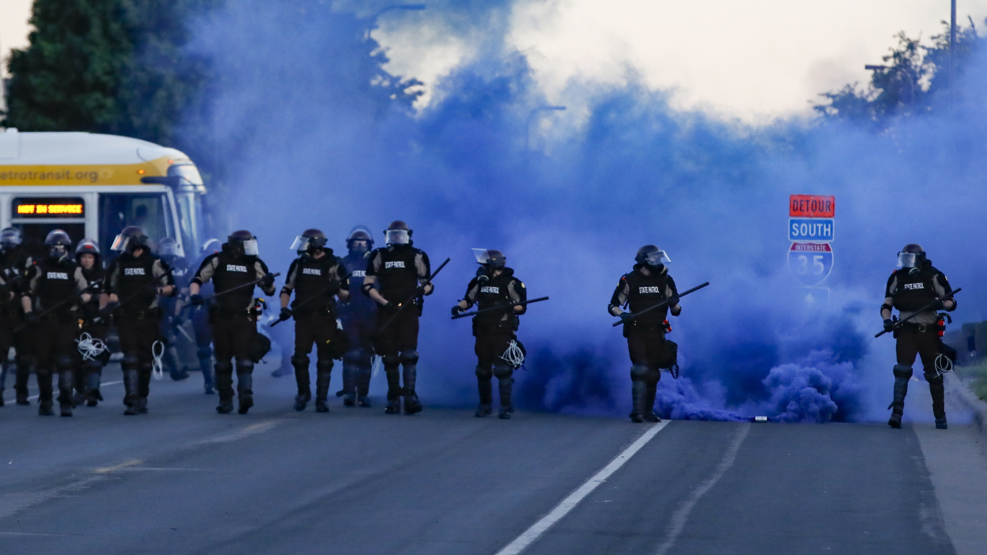 St. Paul: Polizisten vor blauem Rauch