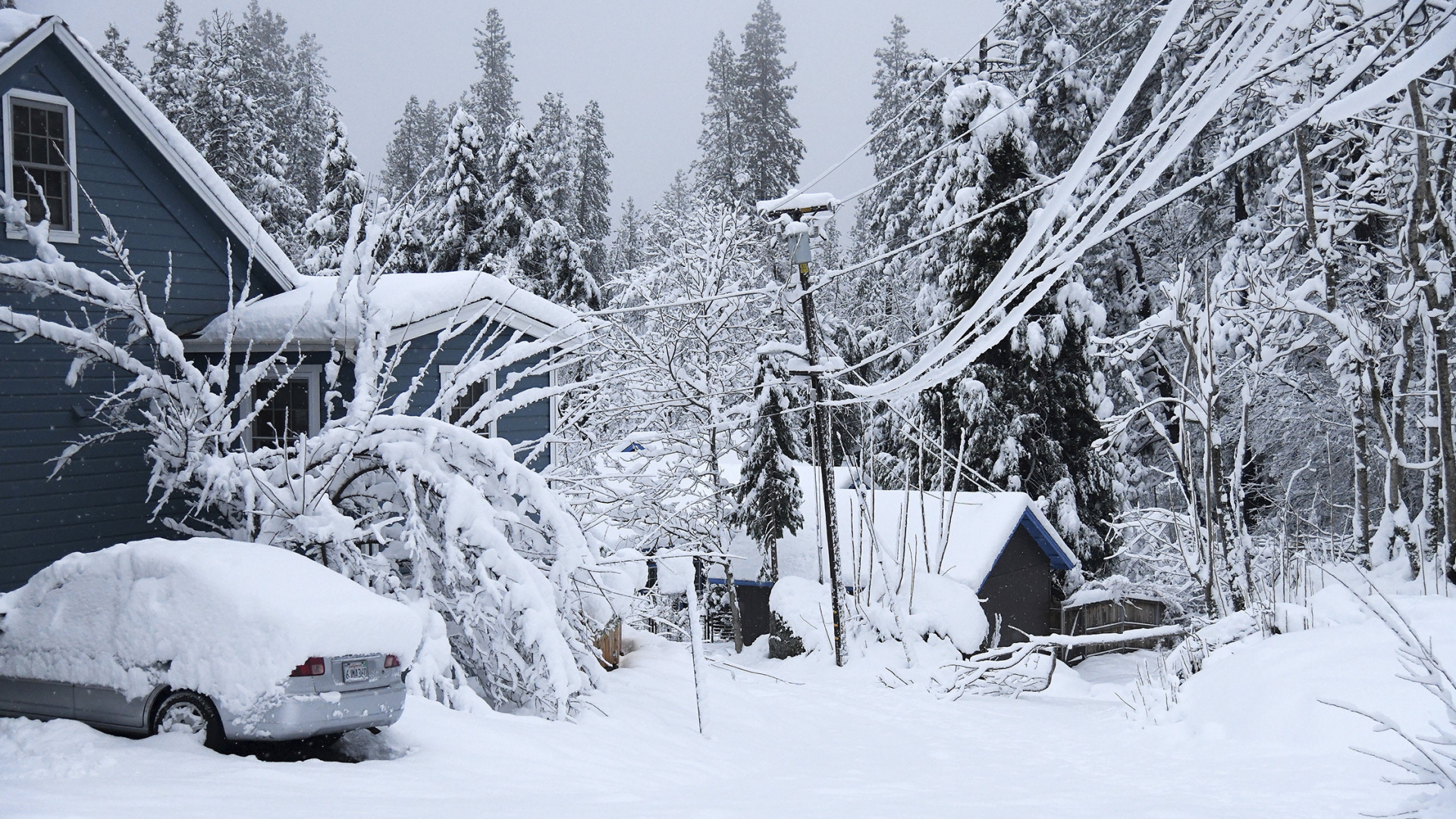Wintereinbruch an US-Westküste: Schneemassen und Stromausfälle