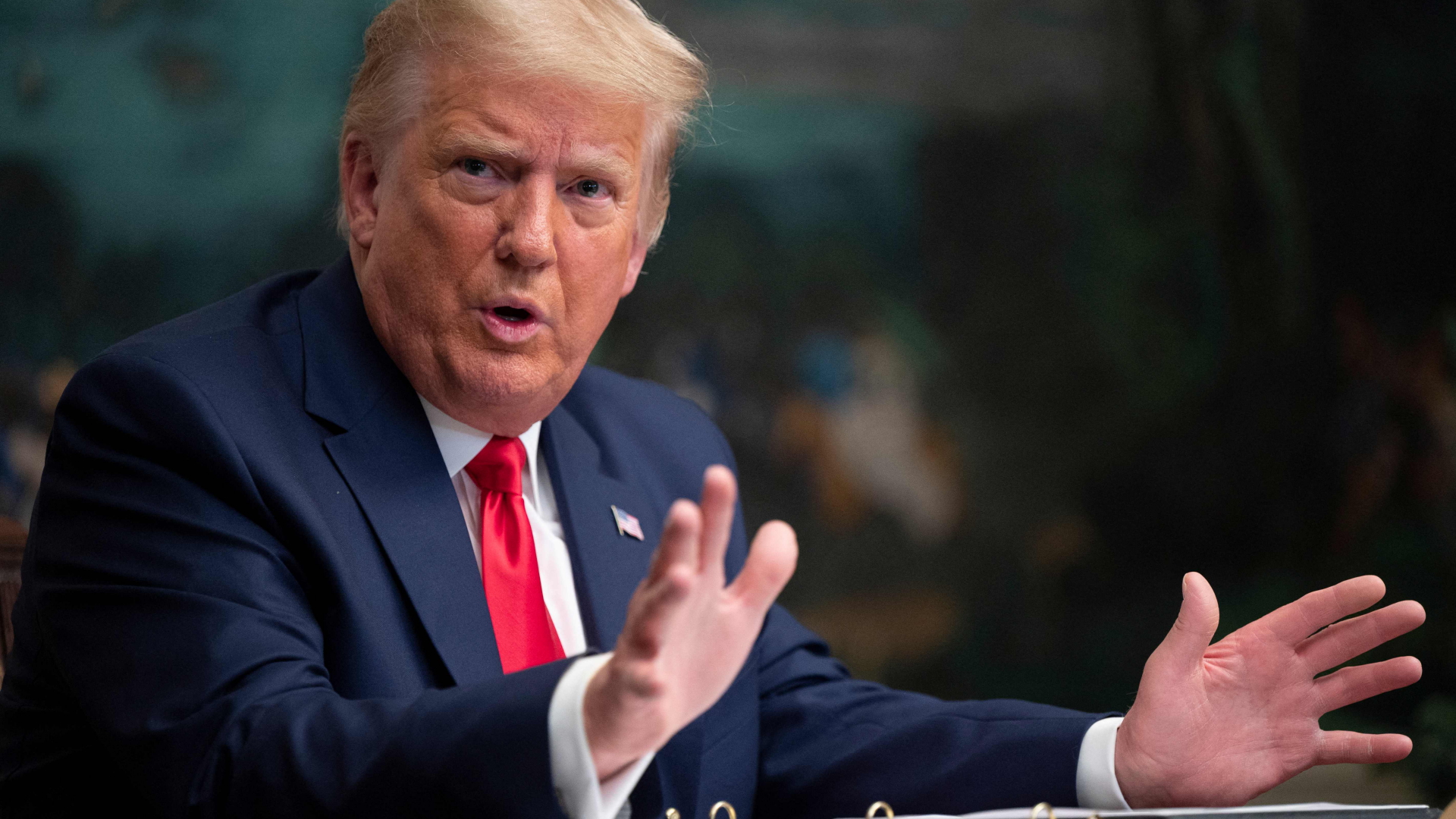 US-Präsident Donald Trump äußert sich im November 2020 gegenüber Journalisten. | AFP