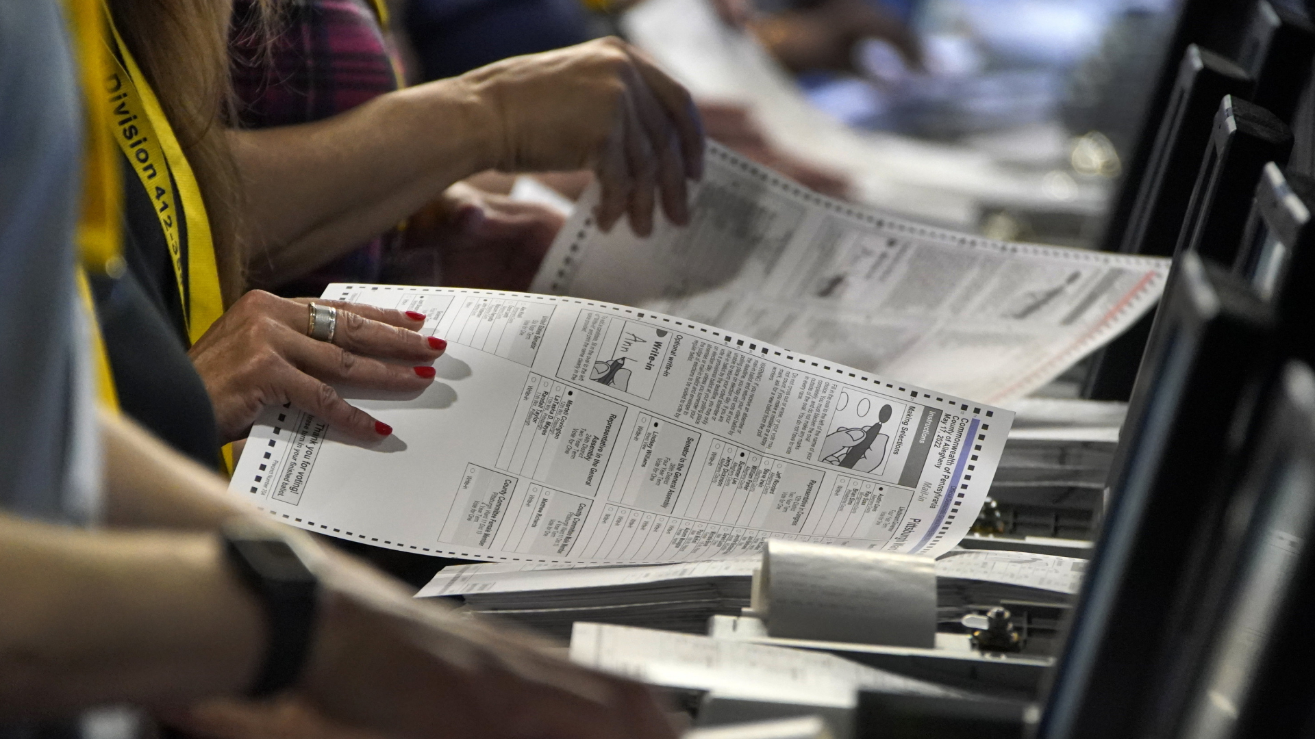 Nachzählen von Wahlzetteln im US-Bundesstaat Pennsylvania im  | AP
