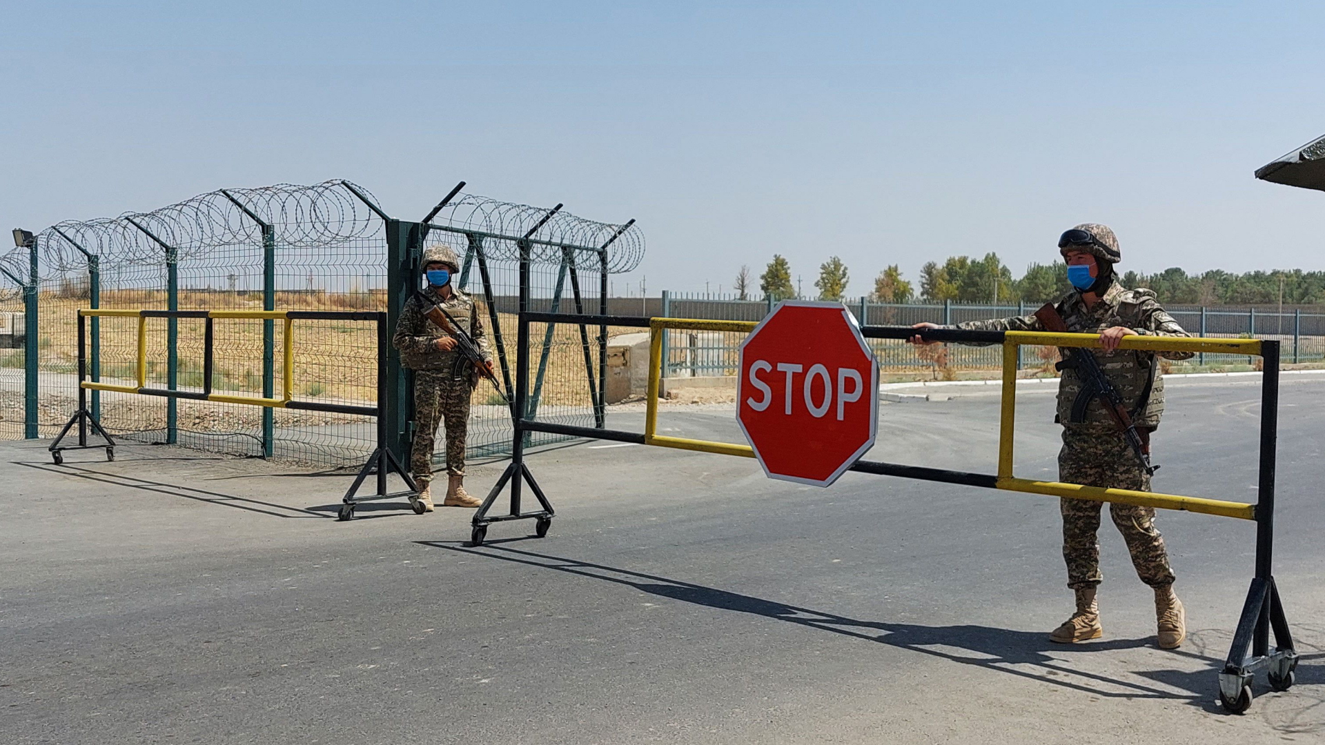 Usbekische Soldaten sichern einen Kontrollpunkt in der Nähe der Grenze zu Afghanistan bei Termz | AFP