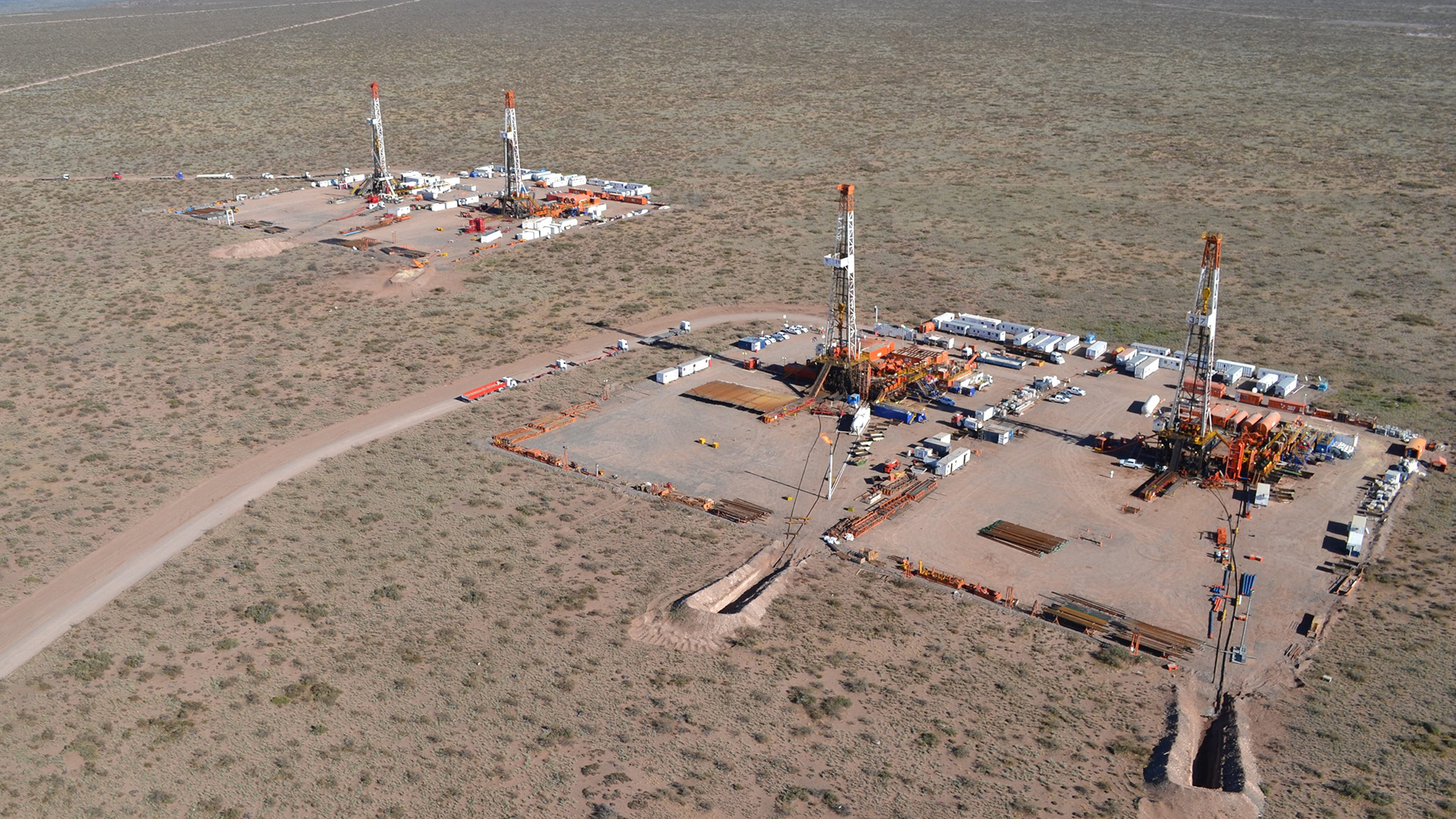 Luftaufnahme von der Vaca Muerta Öl-Förderanlage | picture alliance / dpa