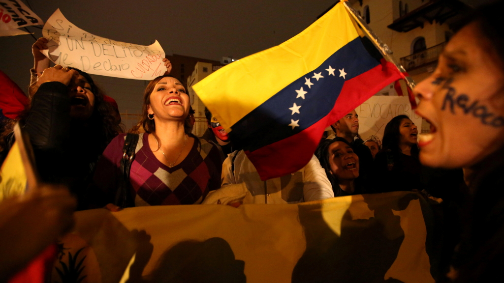 Menschen bei Massendemonstration in Venezuela | Bildquelle: REUTERS