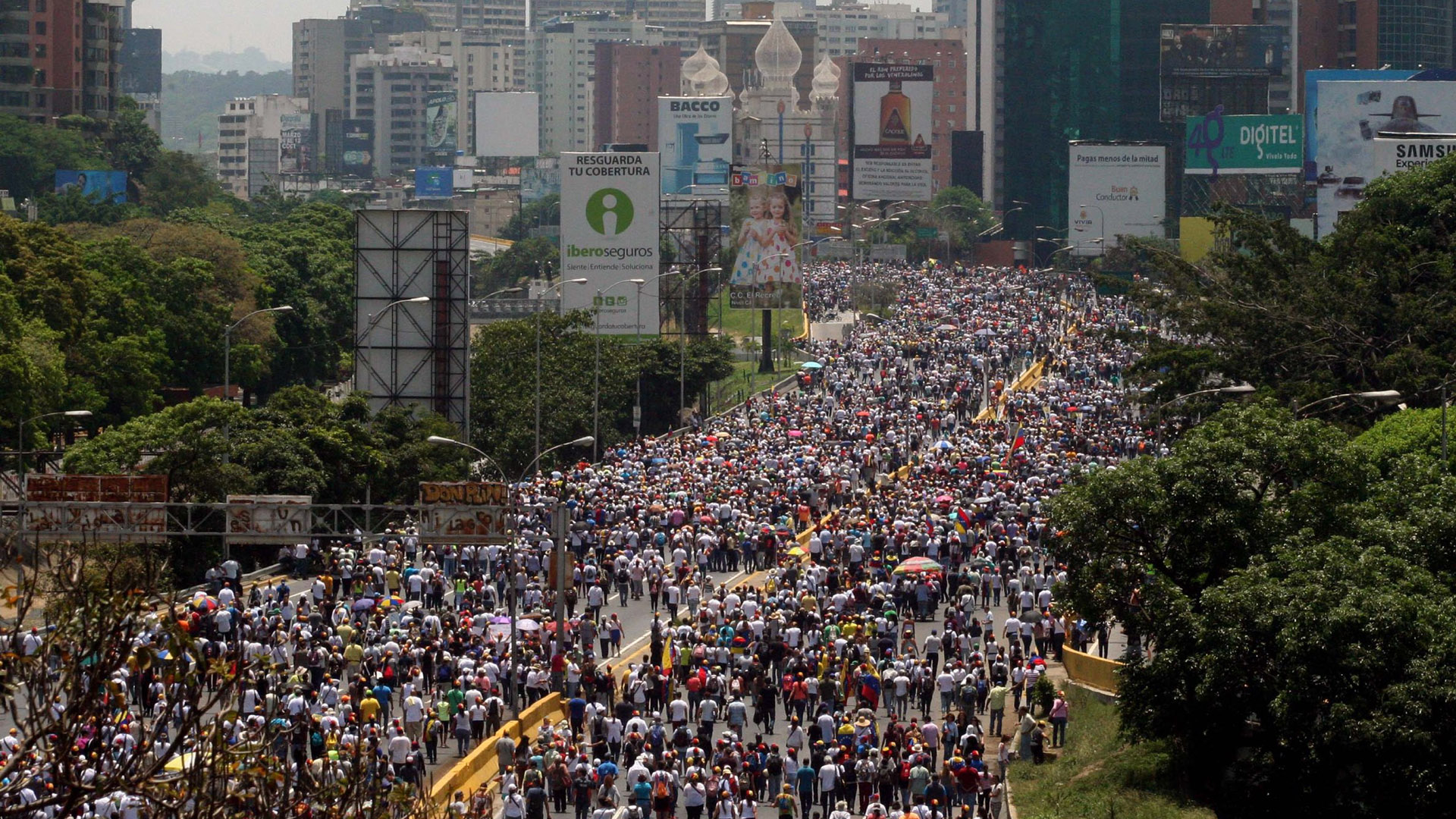 Protestzug von Regierungsgegnern in Caracas | dpa