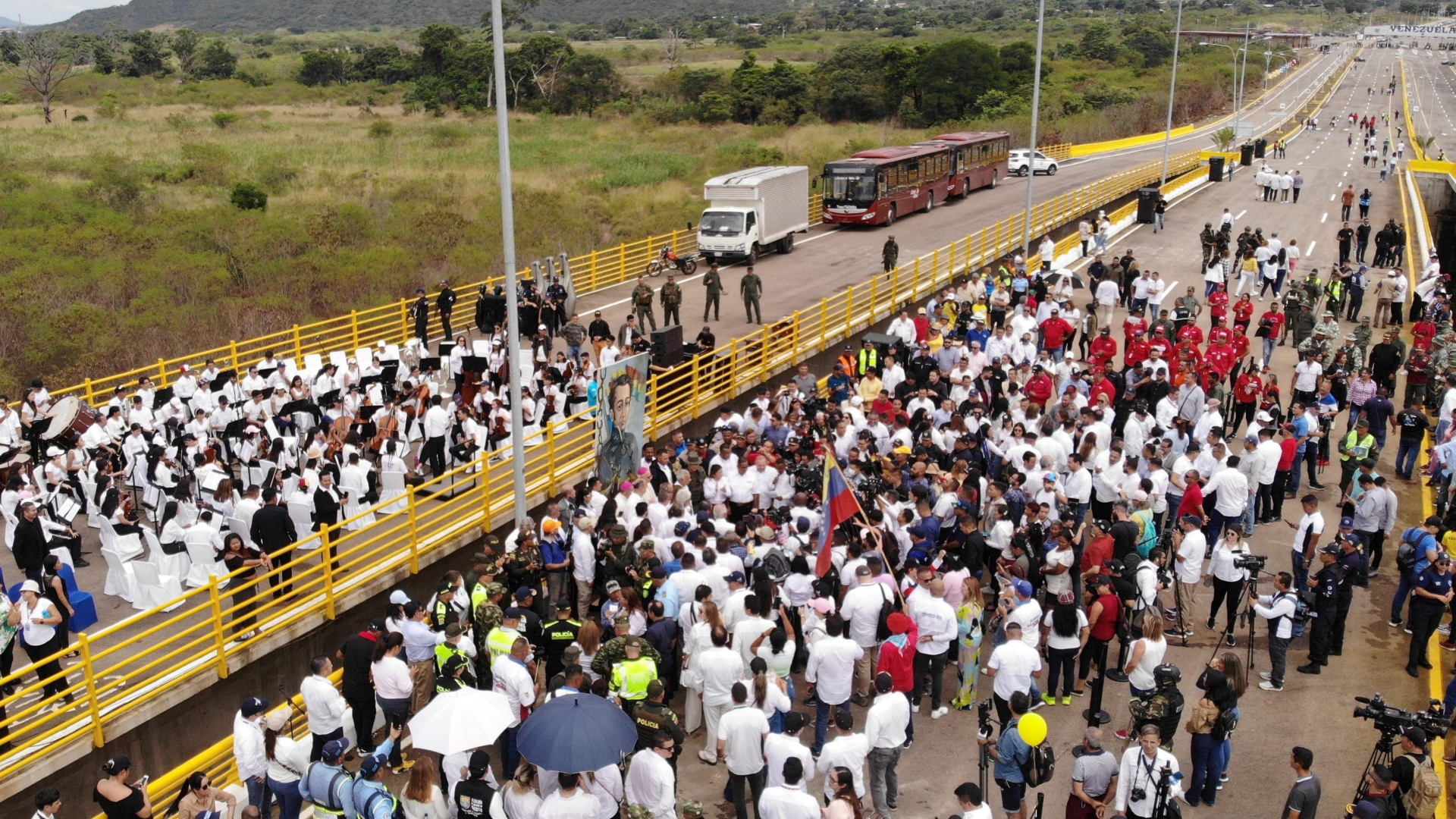 Menschen auf der Brücke zwischen Venezuela und Kolumbien | AFP