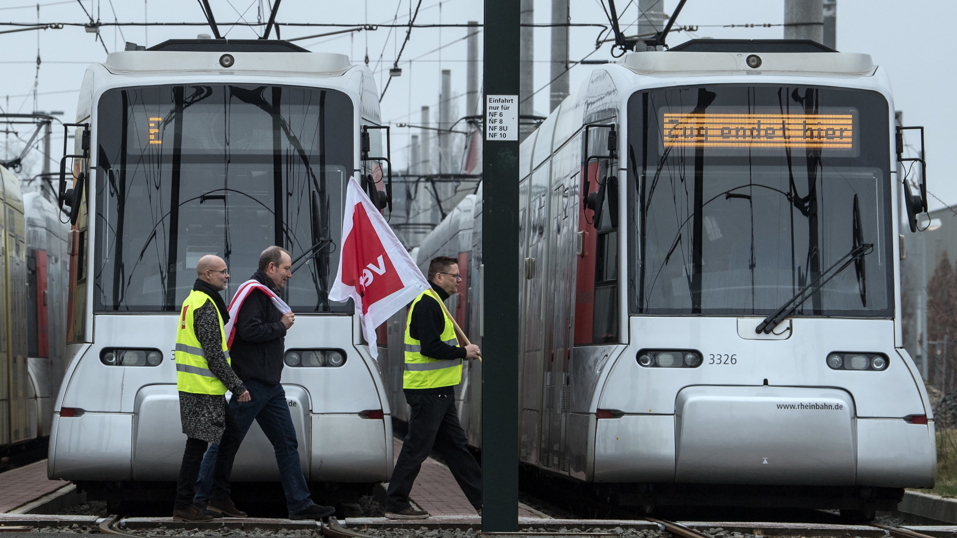 Mitarbeiter der Rheinbahn streiken in Düsseldorf | dpa