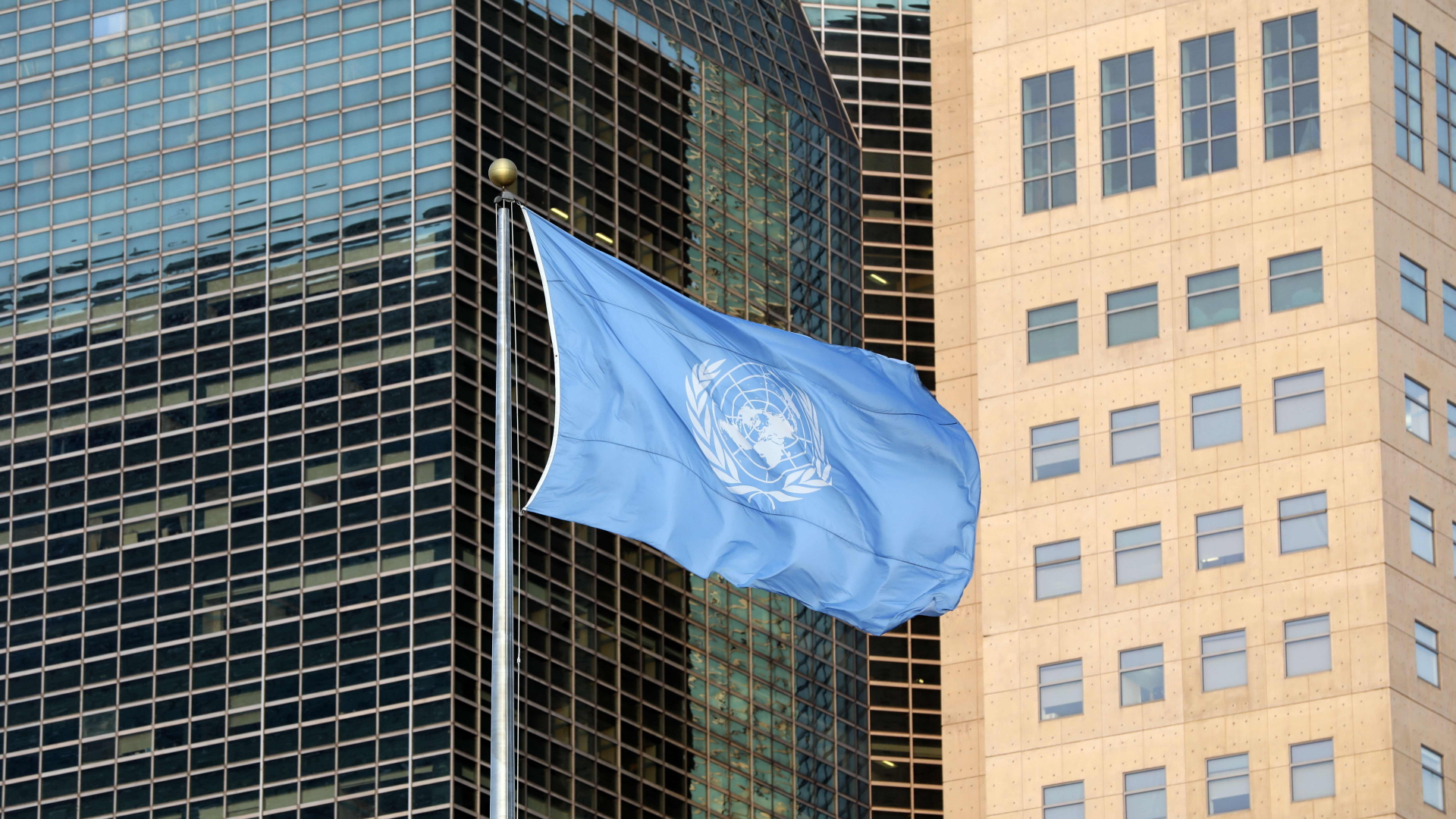 Die Flagge der Vereinten Nationen vor dem Hauptquartier der Organisation in New York. | AFP