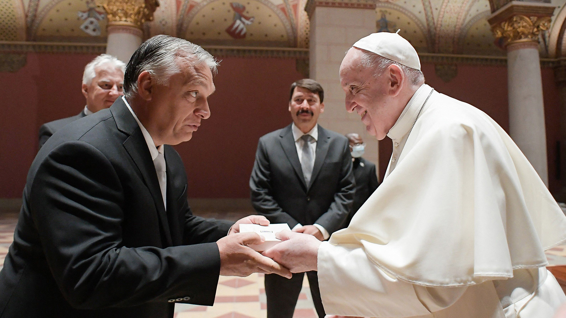 Viktor Orban und Papst Franziskus. | AFP
