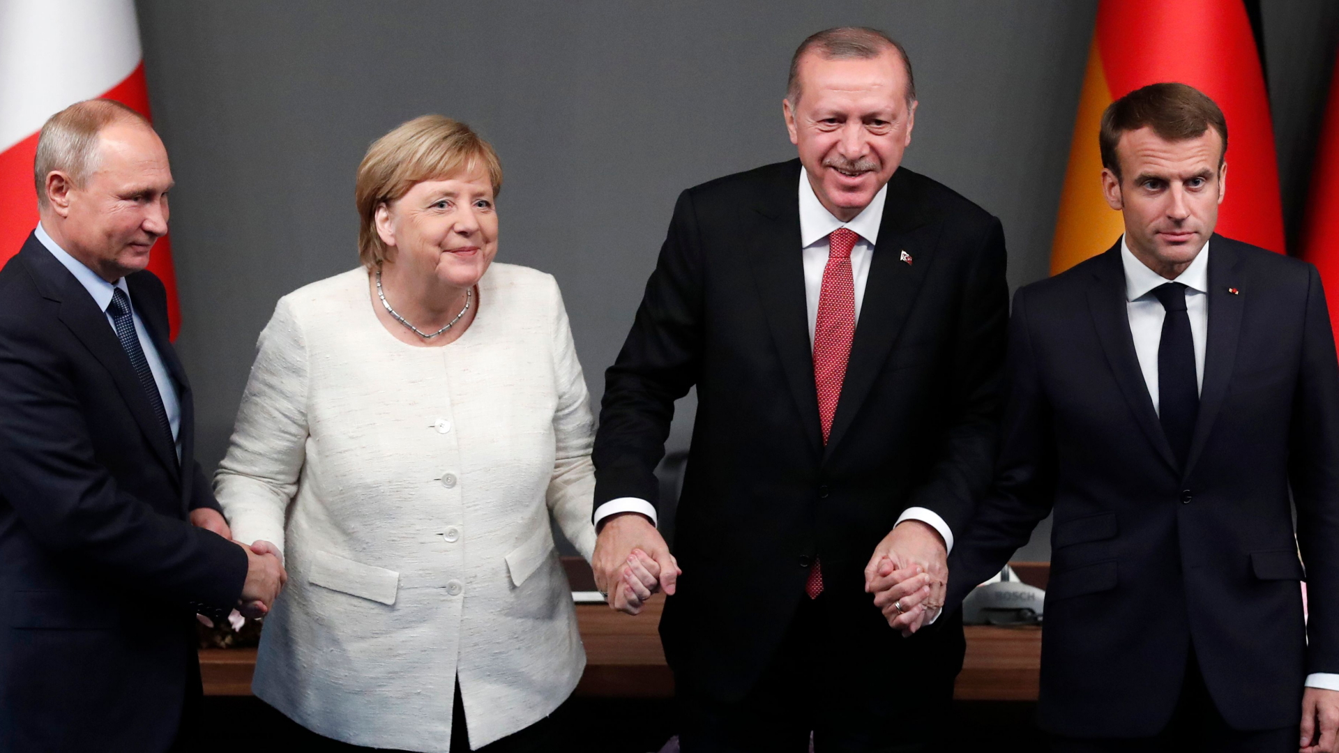 Die Staats- und Regierungschefs Putin, Merkel, Erdogan und Macron bei einem Vierer-Gipfel zu Syrien in Istanbul.  | Bildquelle: AFP