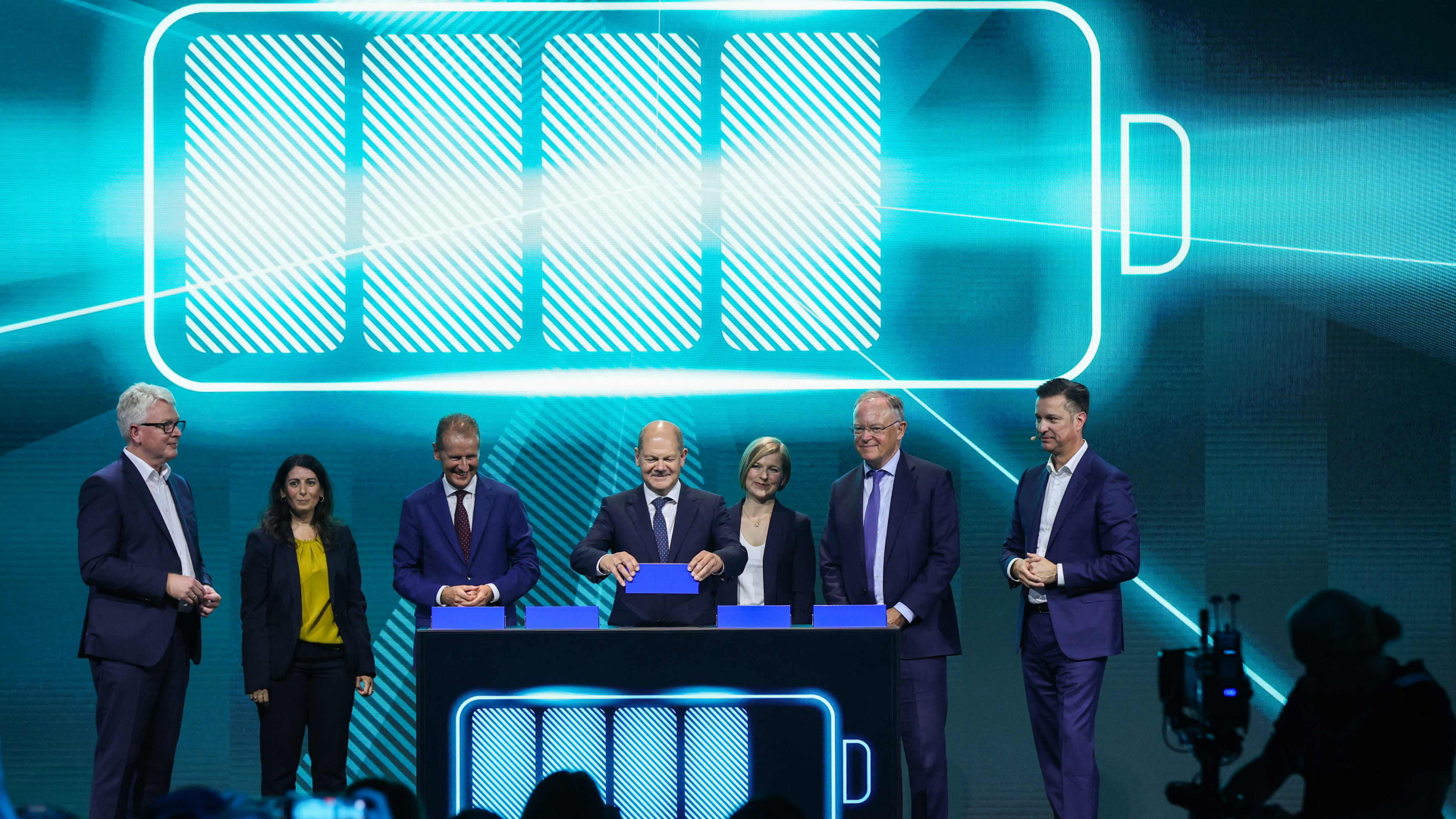 Eröffnung des neuen Volkswagen-eigenen Batteriezellenwerks in Salzgitter | AFP
