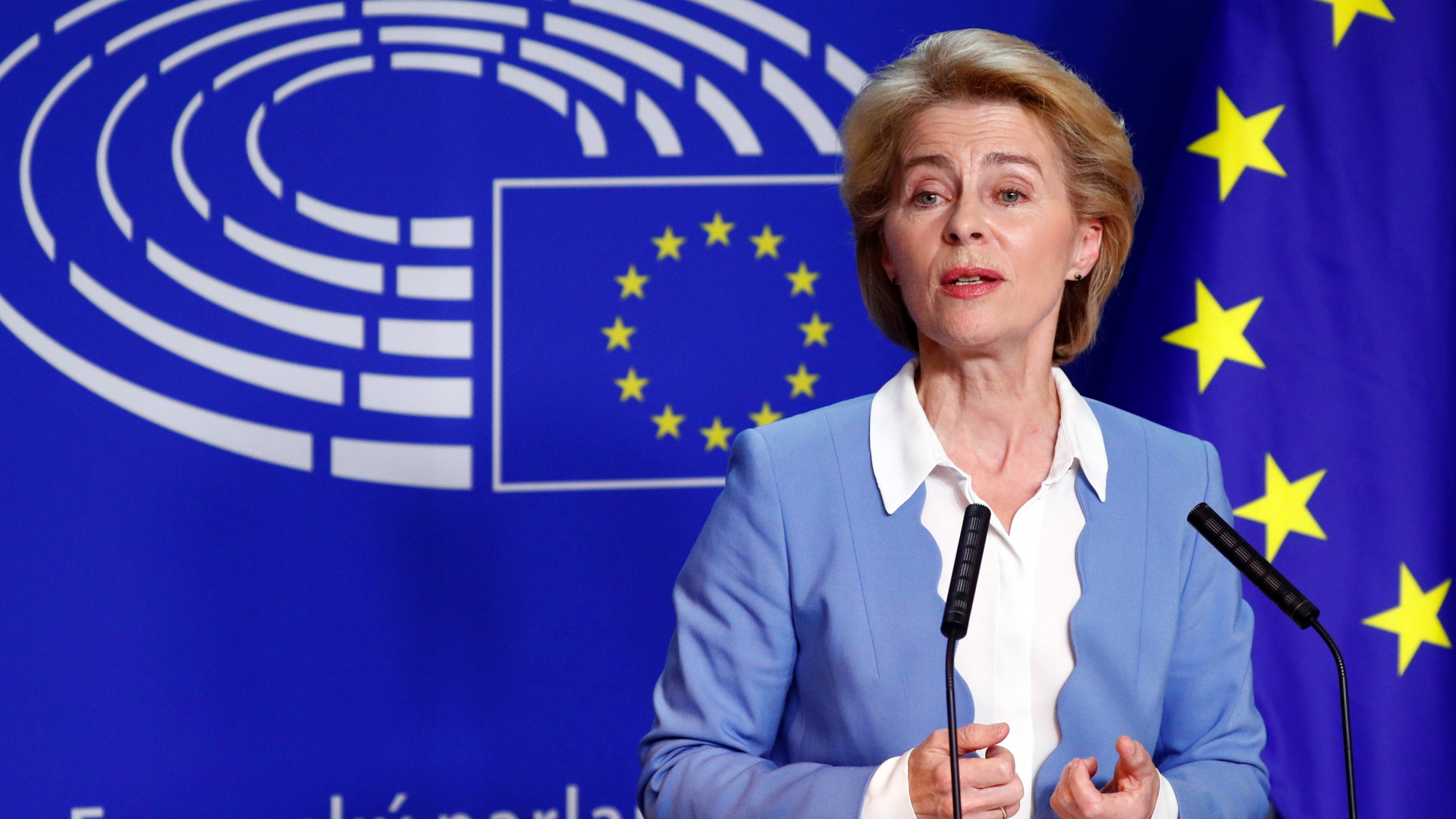 Ursula von der Leyen gibt nach ihrem Treffen im Europäischen Parlament eine Erklärung ab.  | REUTERS
