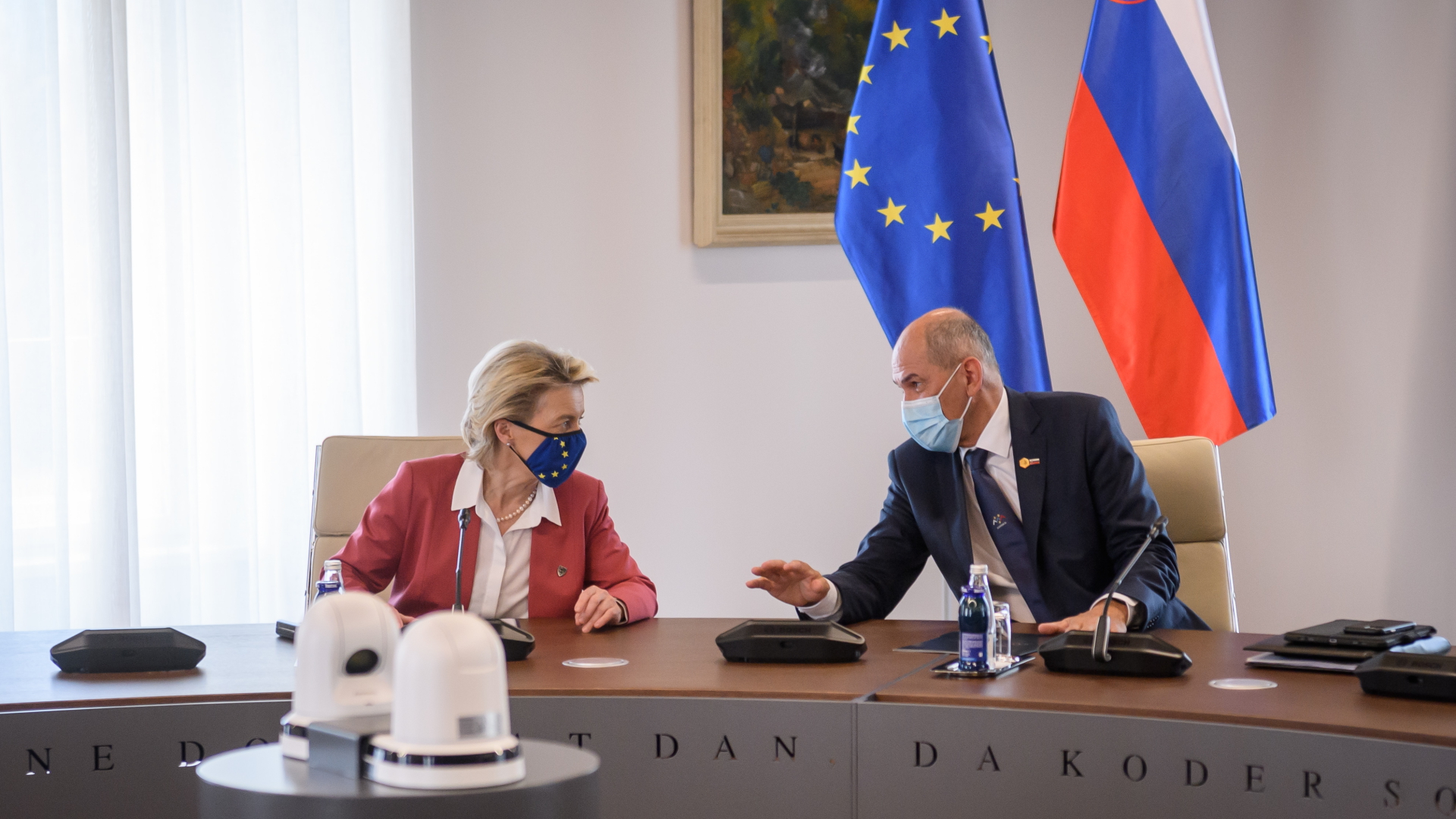 EU-Kommissionspräsidentin Ursula von der Leyen mit Sloweniens Premier Janez Janša in Ljubljana. | dpa