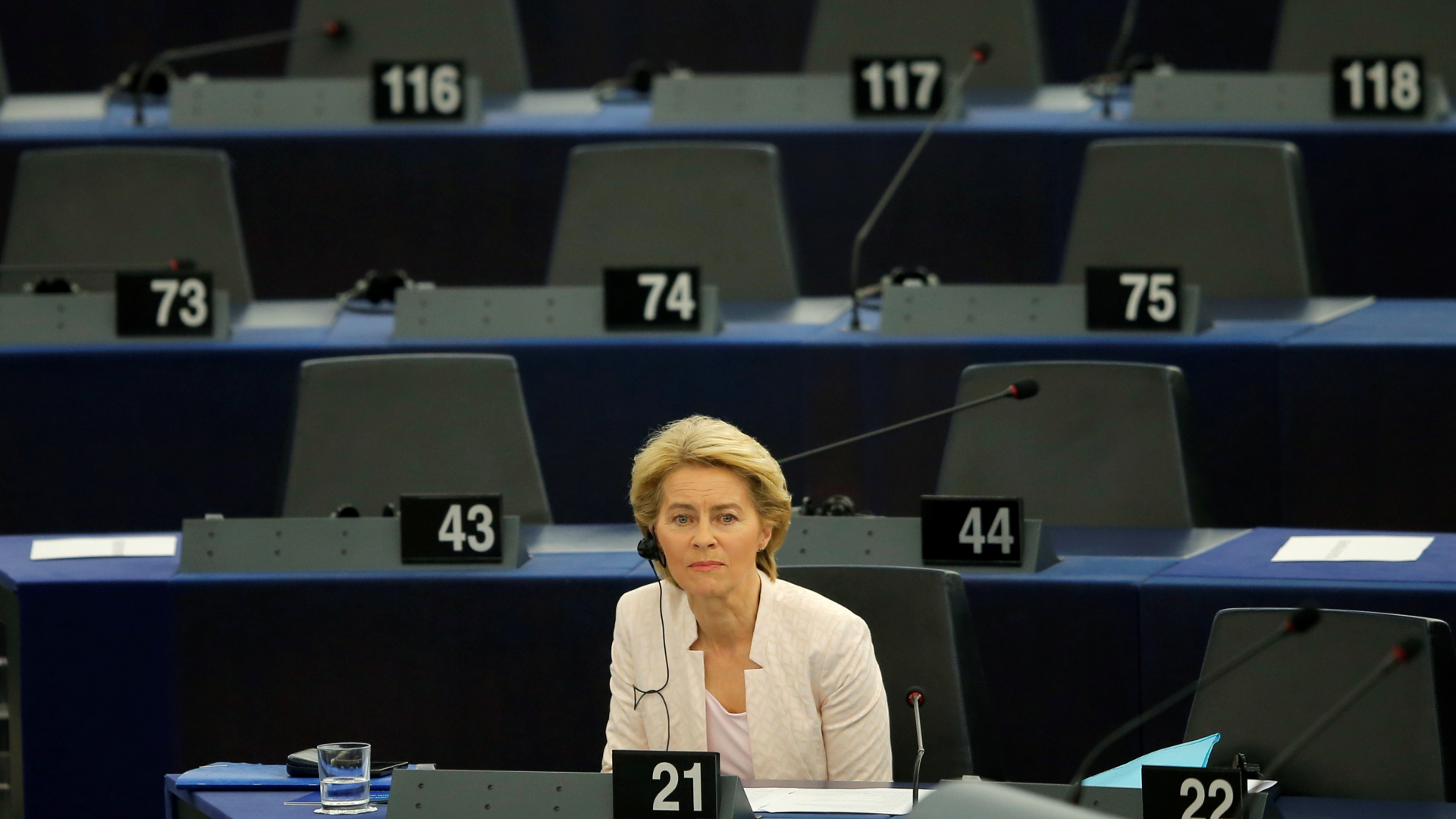 Von der Leyen während der Debatte über ihre Bewerbungsrede im Europaparlament | REUTERS