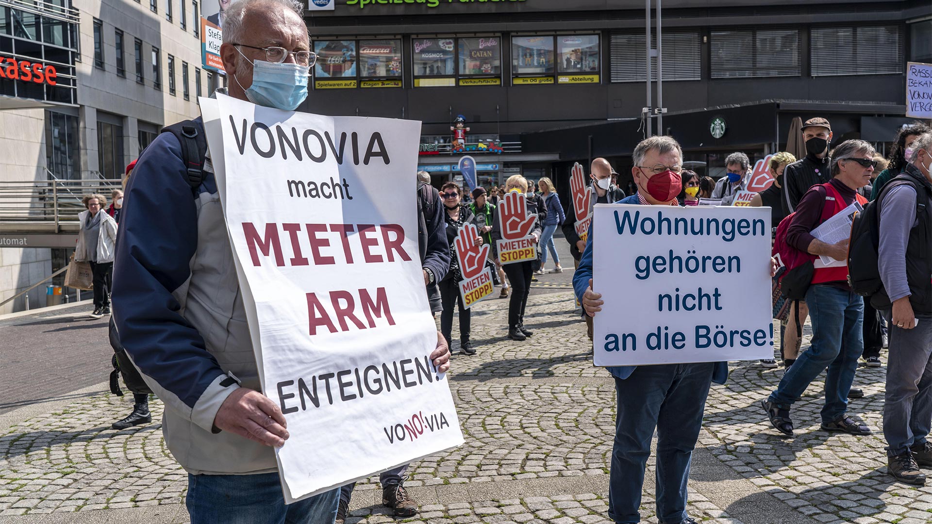 Demonstration gegen Immobilienkonzerne, wie Vonovia u. a. | picture alliance / Jochen Tack