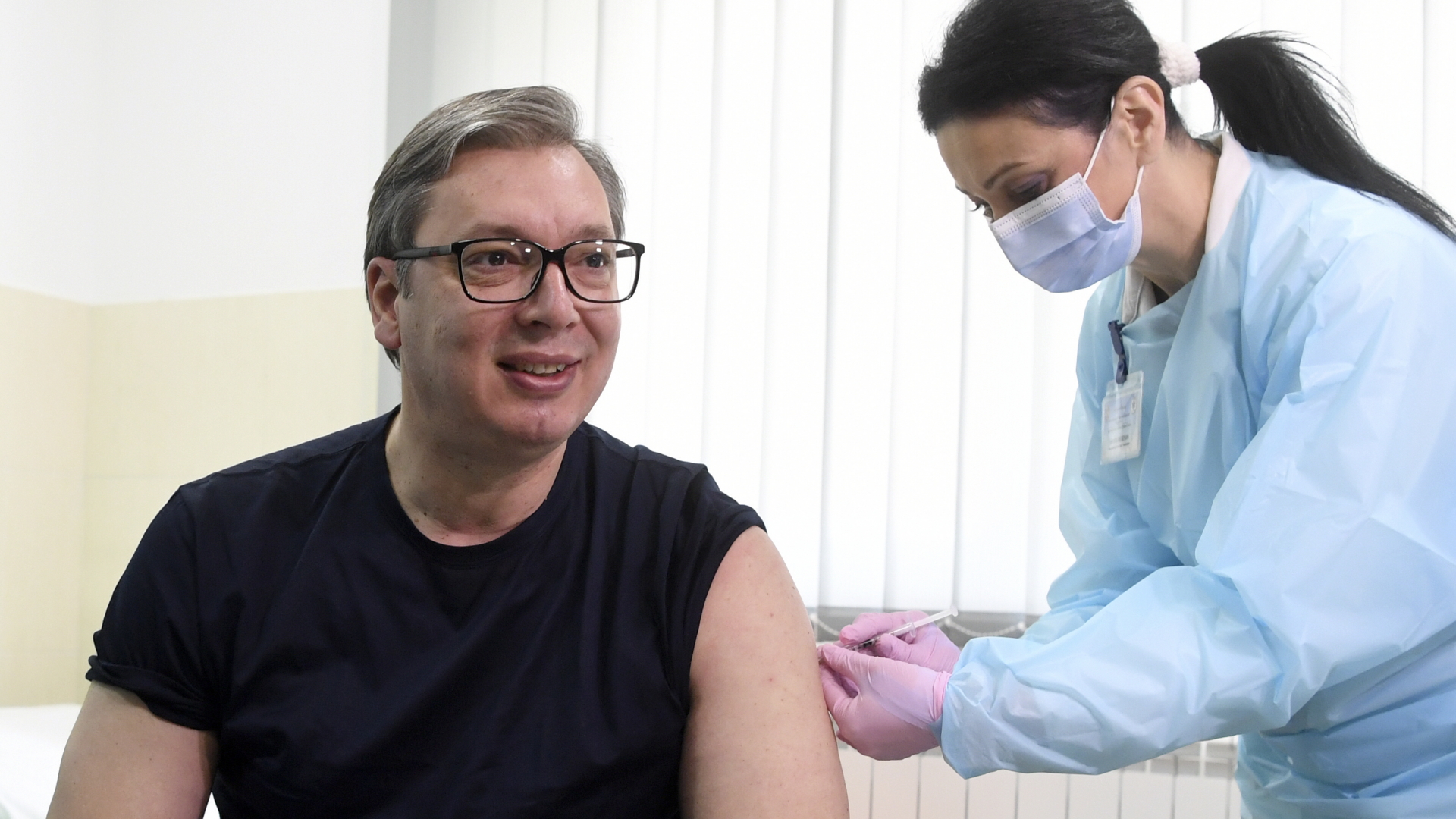  Aleksandar Vucic, Präsident von Serbien, wird mit dem chinesischen Impfstoff Sinopharm gegen das Coronavirus geimpft | dpa