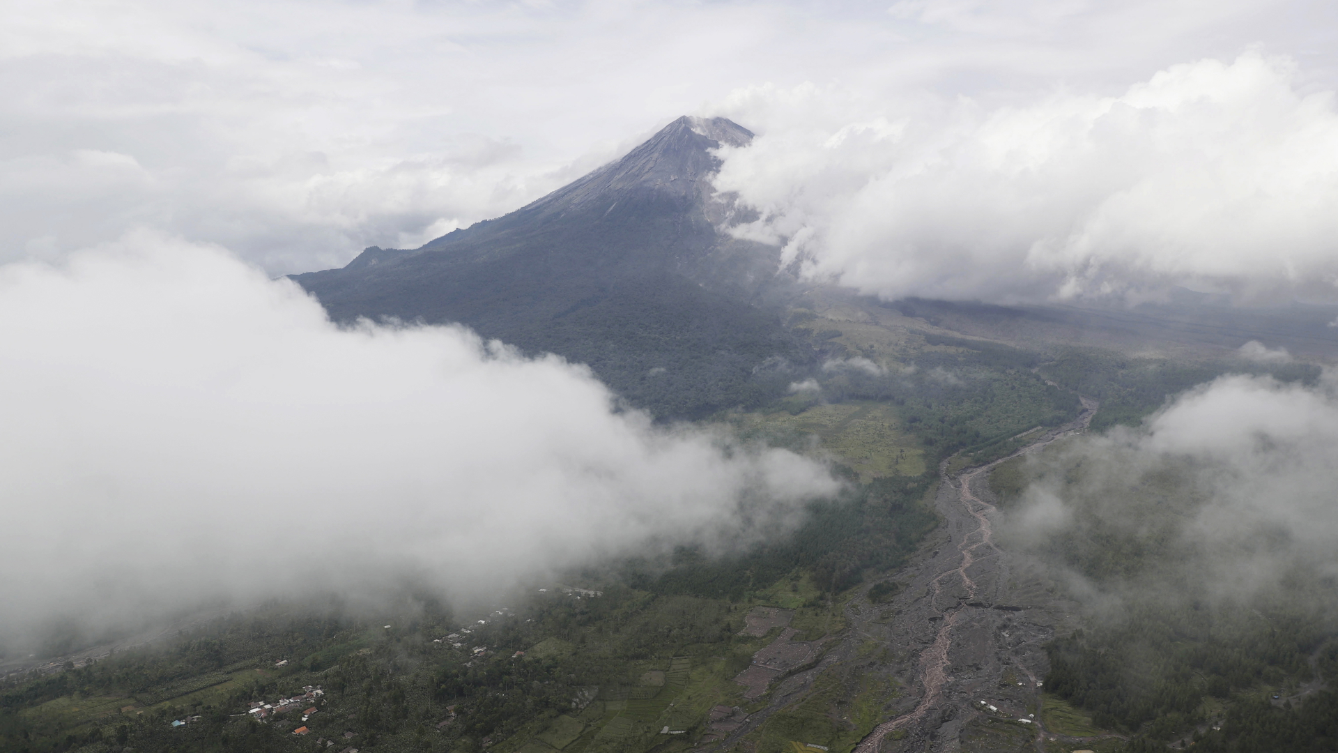 Der Vulkan Semerus auf der indonesischen Insel Java. | dpa