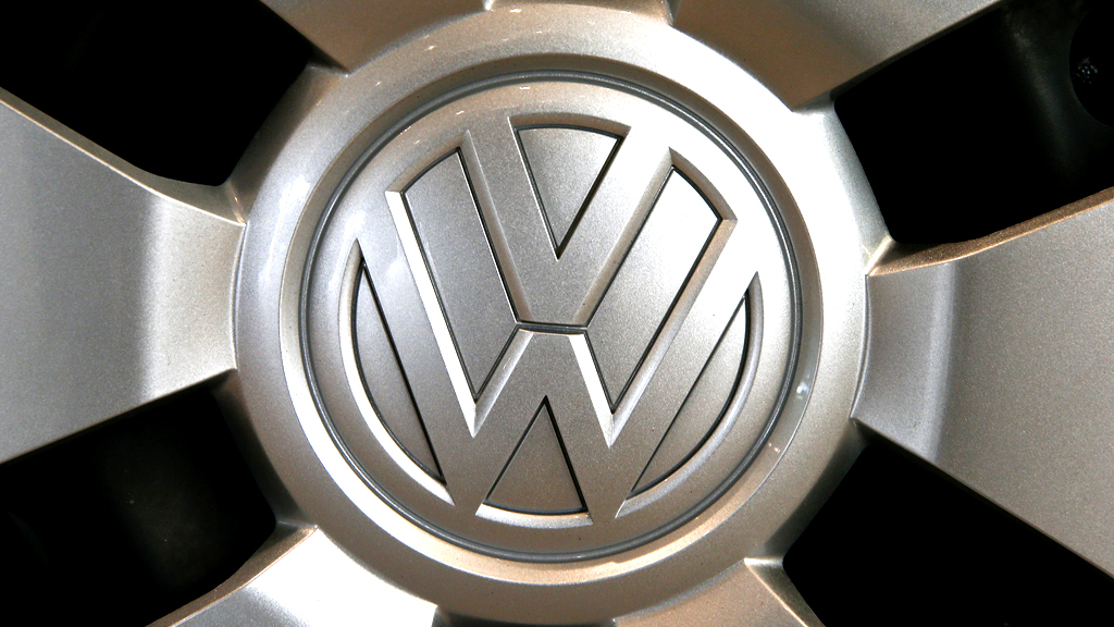 VW-Logo auf einer Felge | null