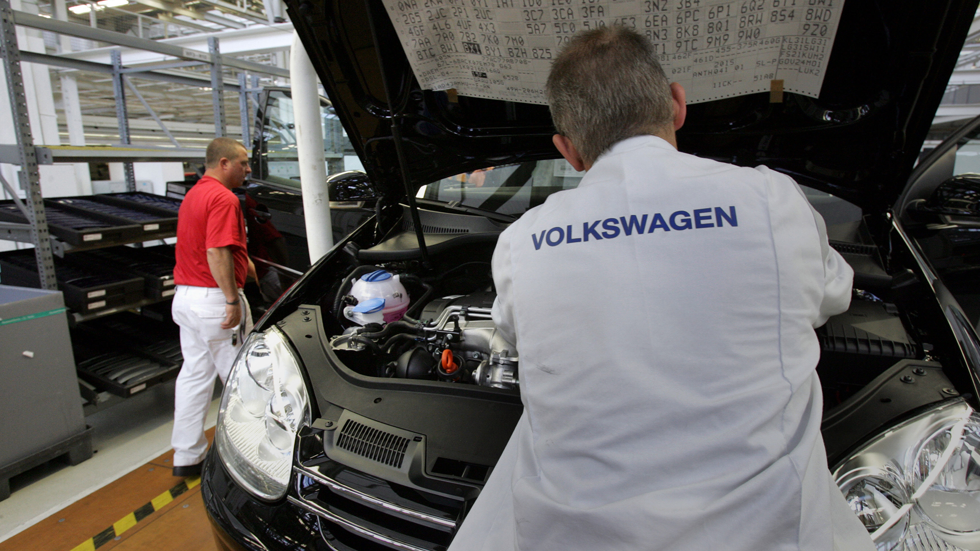 Arbeiter im VW-Werk Wolfsburg