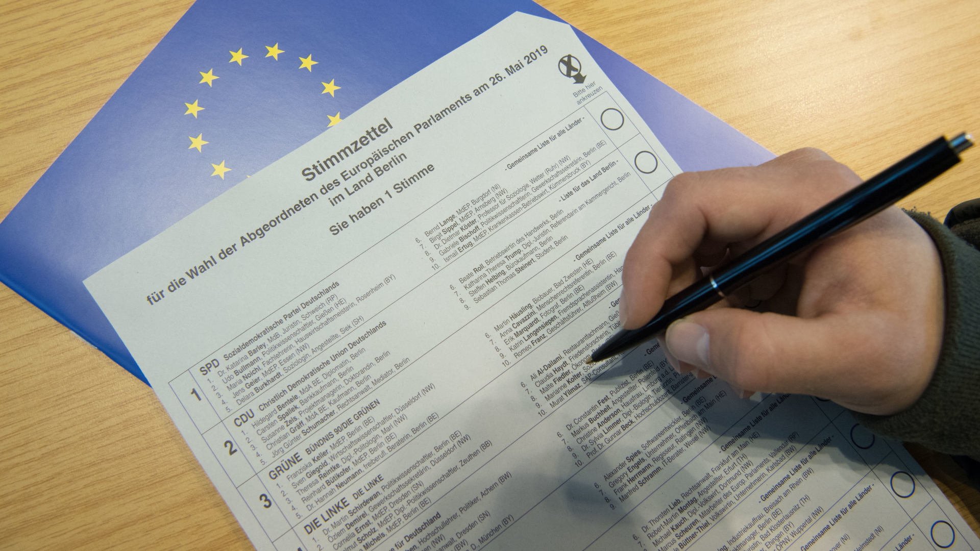Ein Wahlschein zur Wahl des Europaparlaments